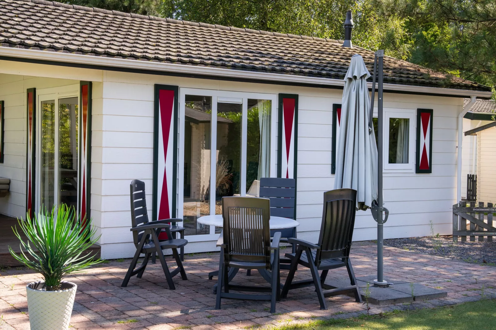Genieten in Voorthuizen-Terrace balcony