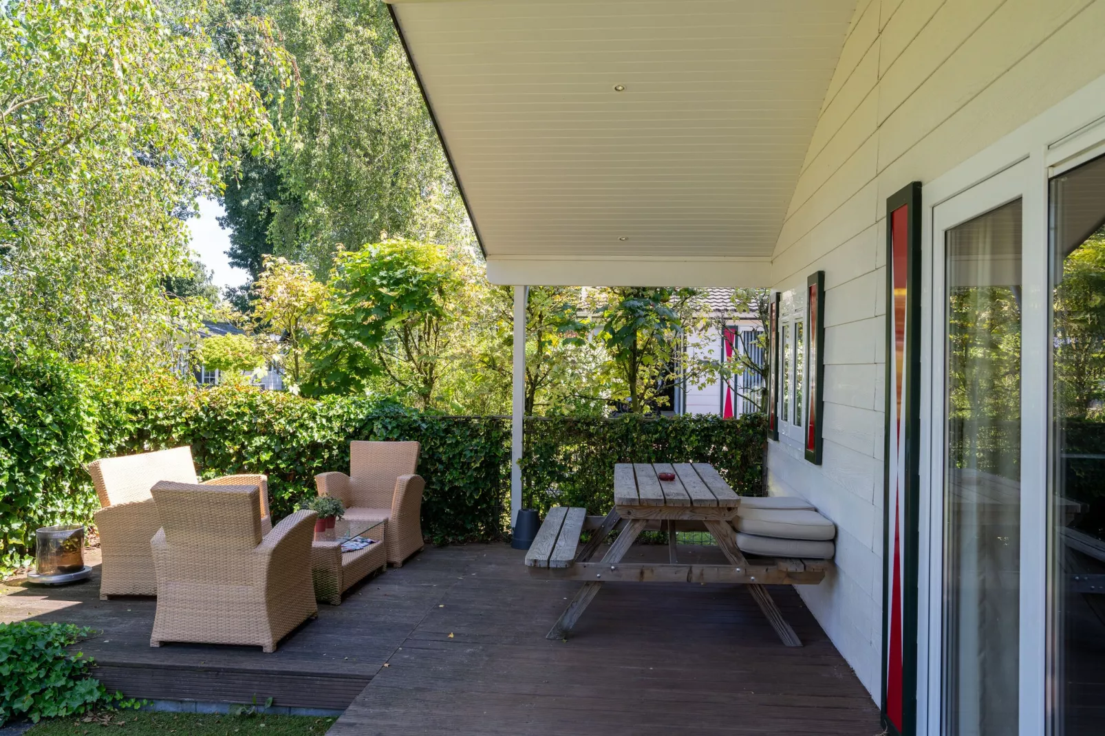 Genieten in Voorthuizen-Terrace balcony