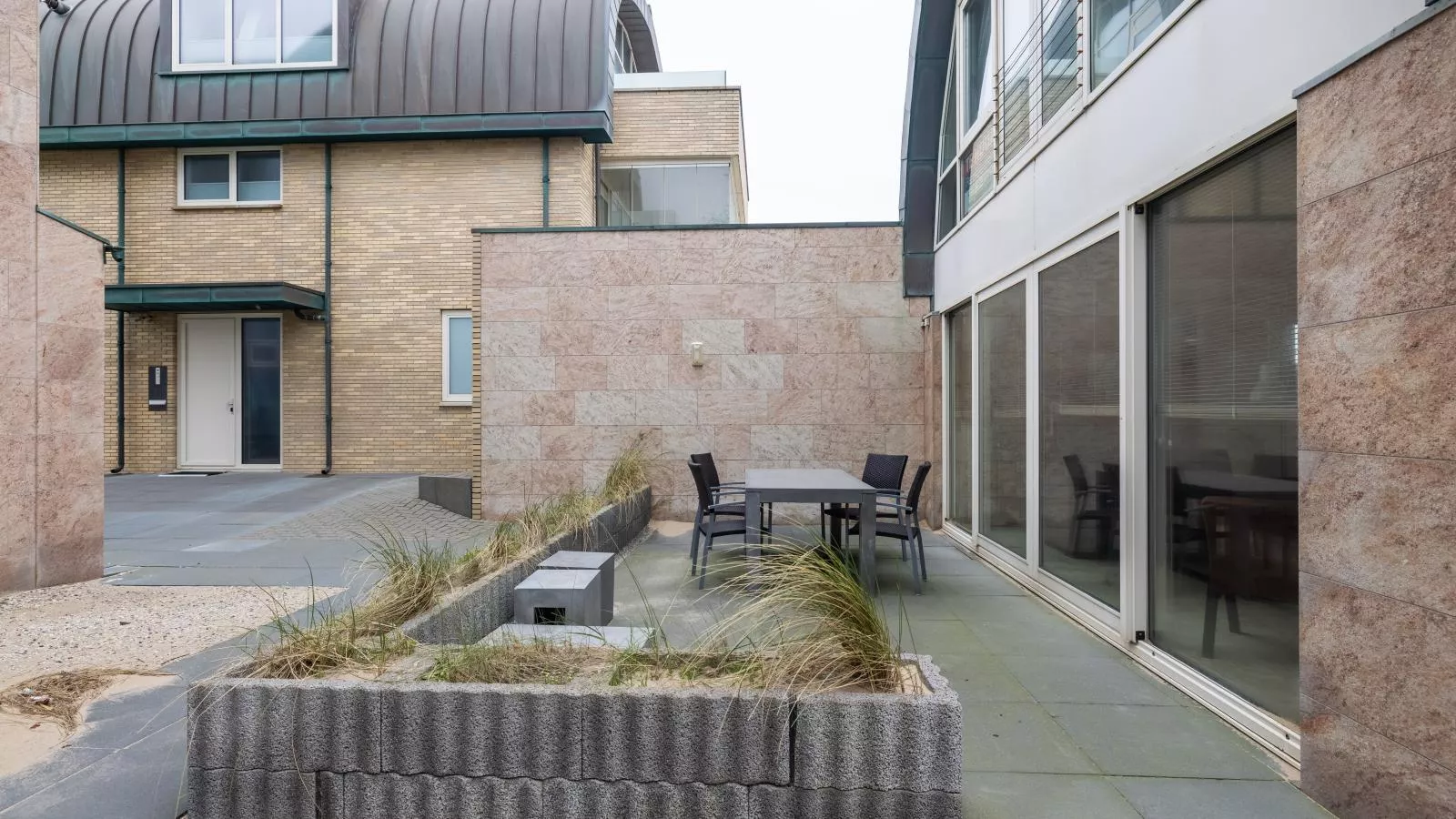 Zeebaars-Terrace balcony