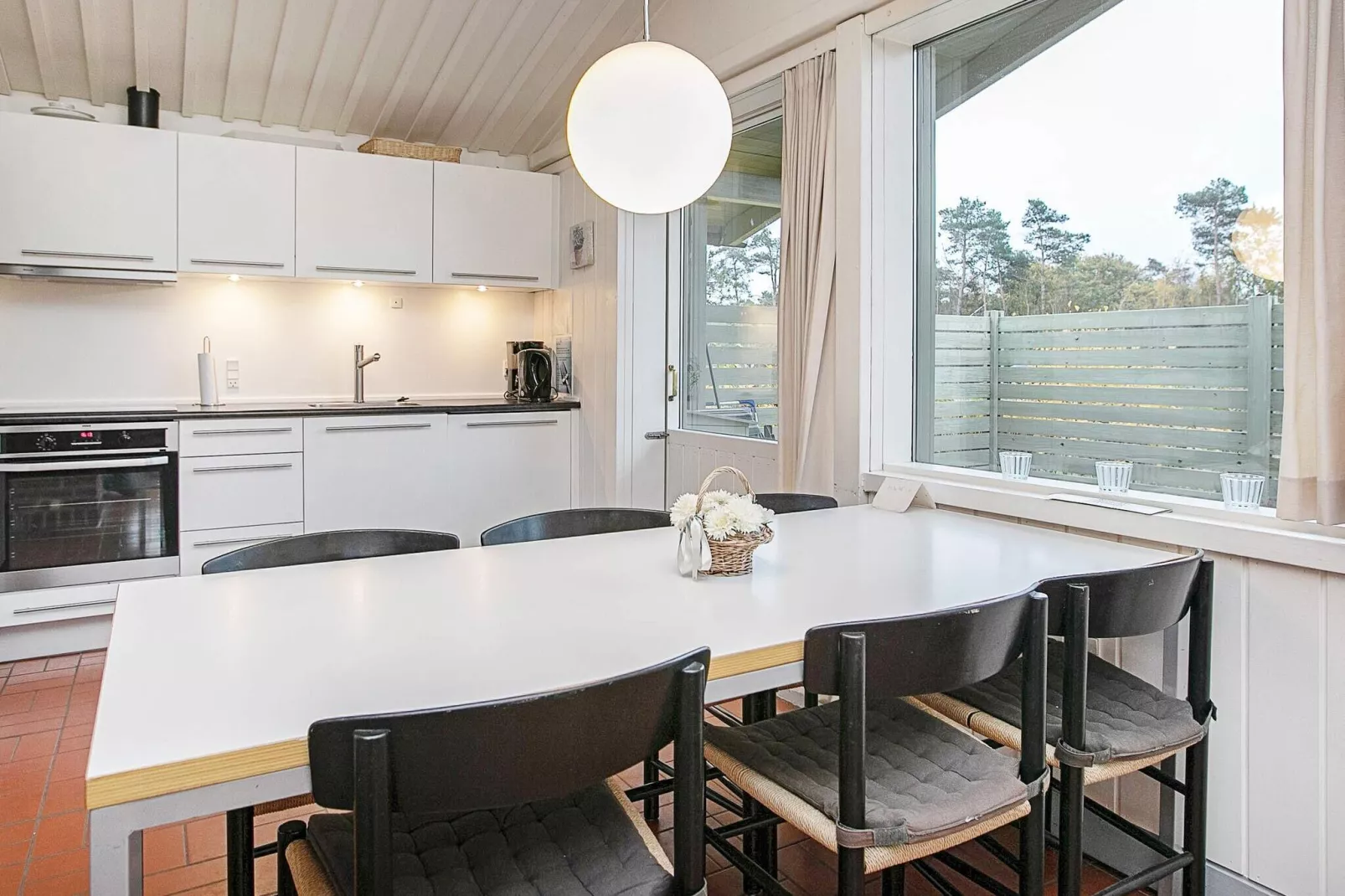 3 room,2Bad,w/partially seav.Standard-Indoor