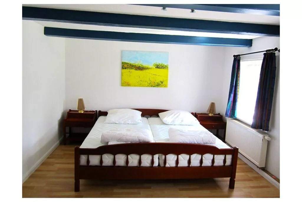 246579-Bedroom