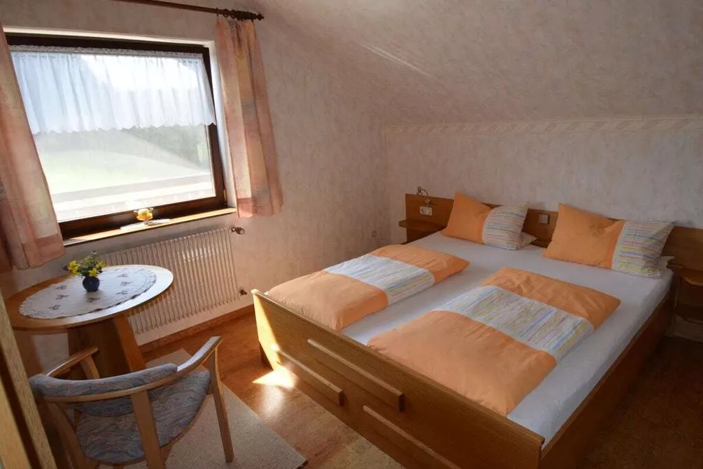 13987-Bedroom