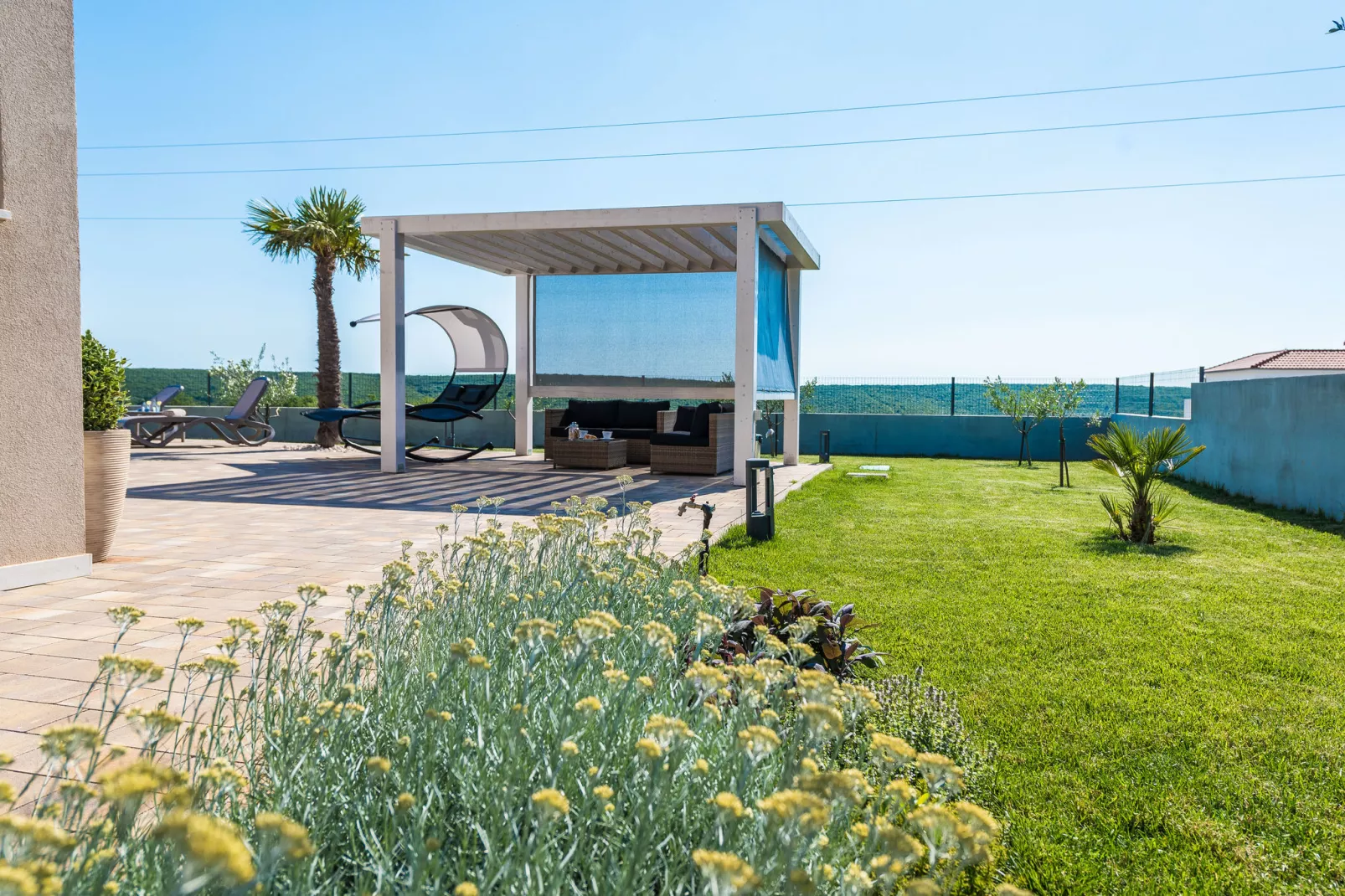 Villa Providenca-Gardens summer