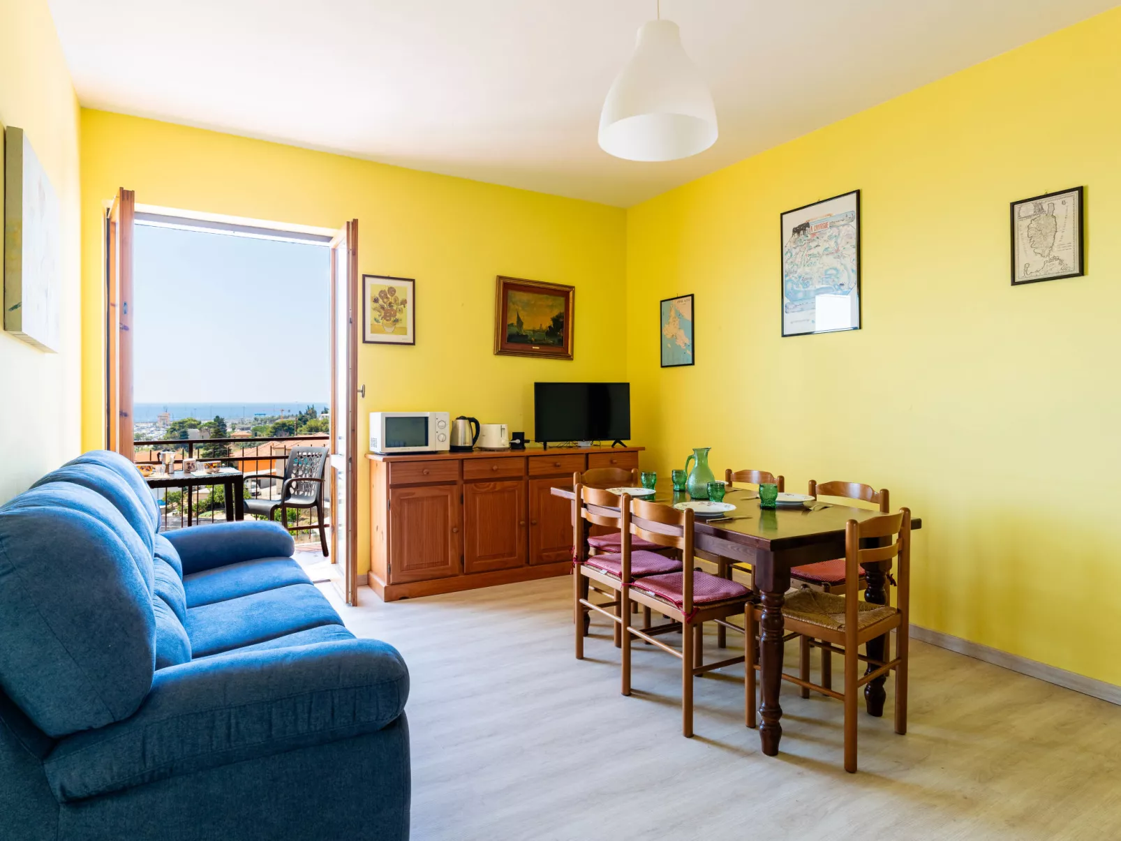 Sunny Home-Inside