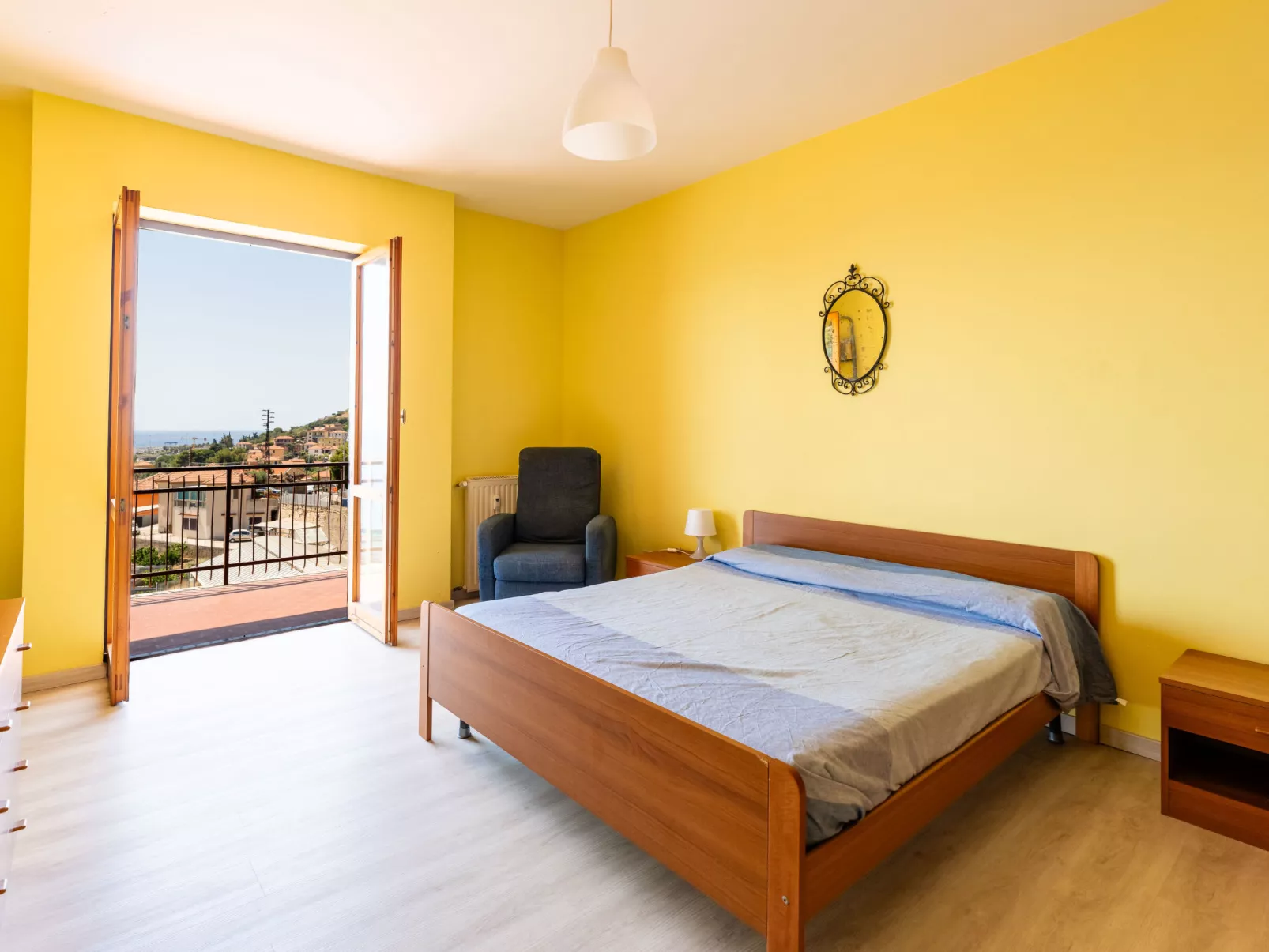 Sunny Home-Inside