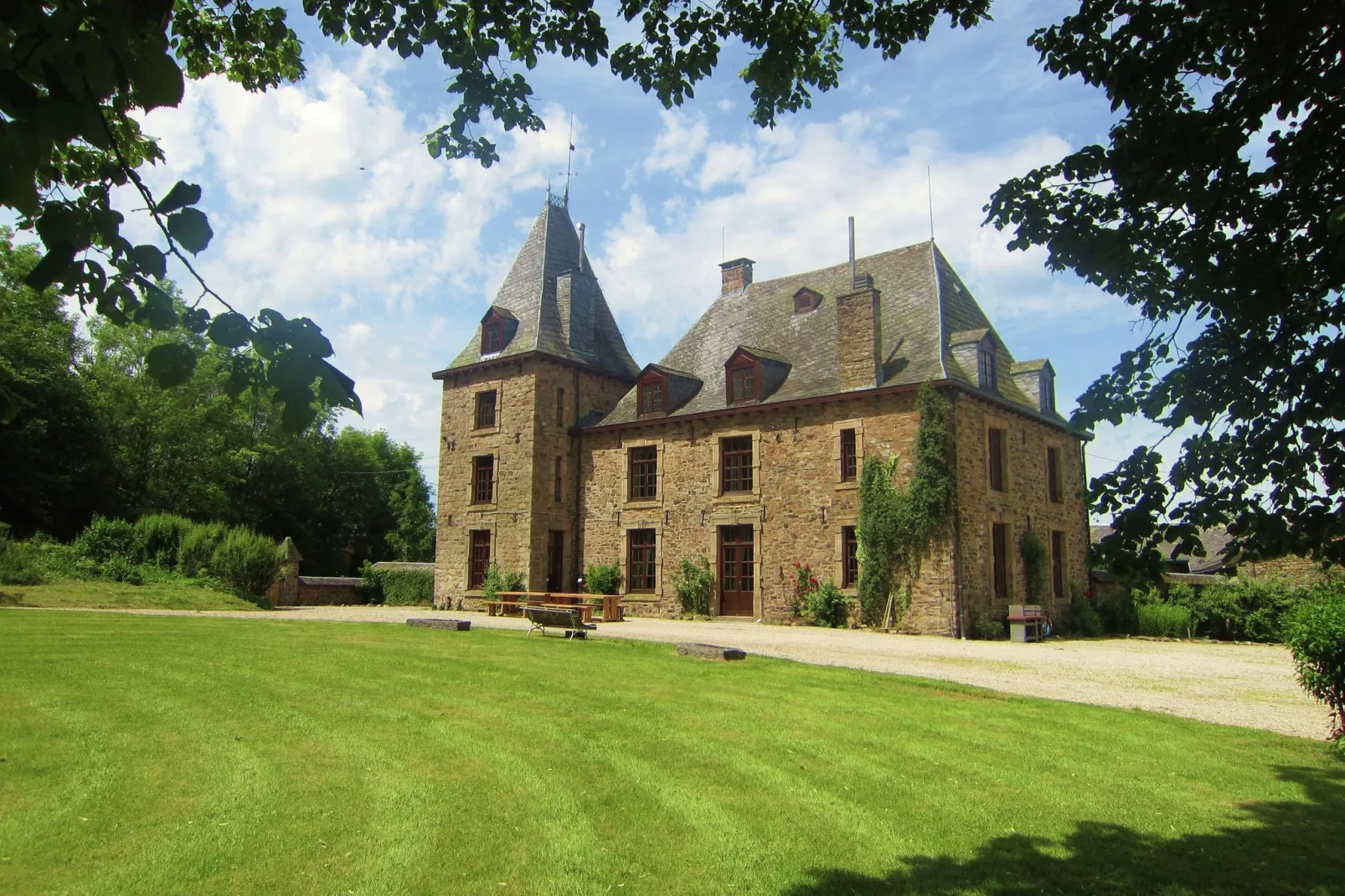 Castel Bodeux-Außenbereich Sommer