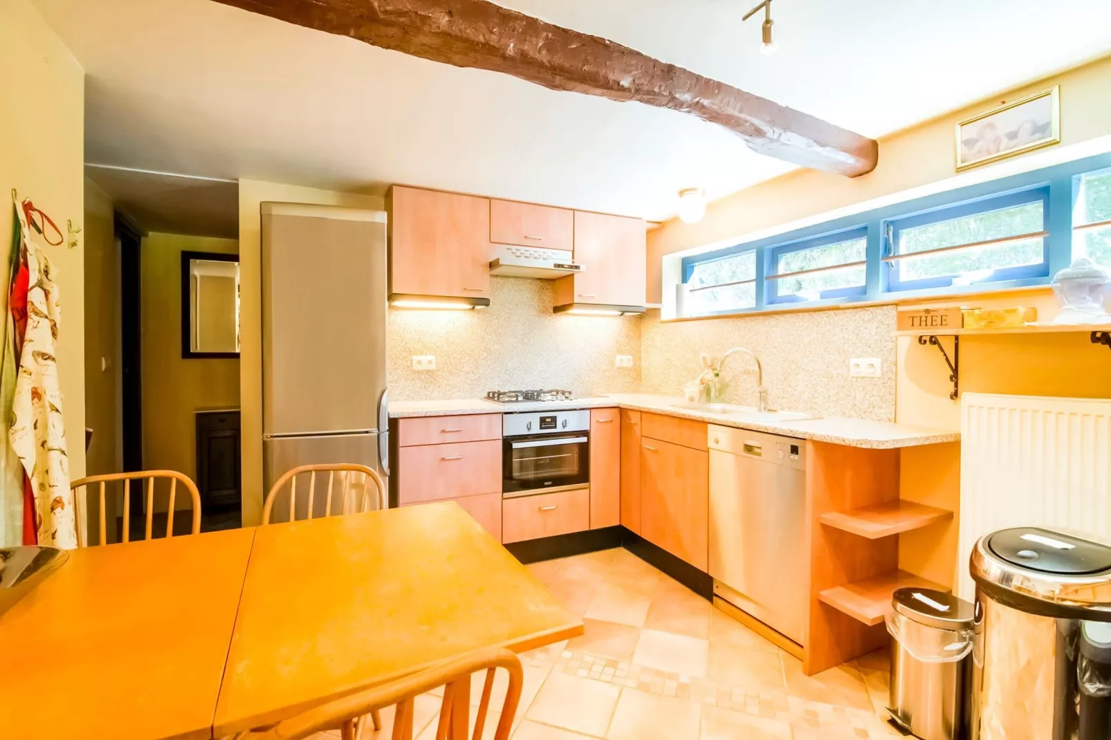 Superbe habitation pour 4 adultes-Kitchen