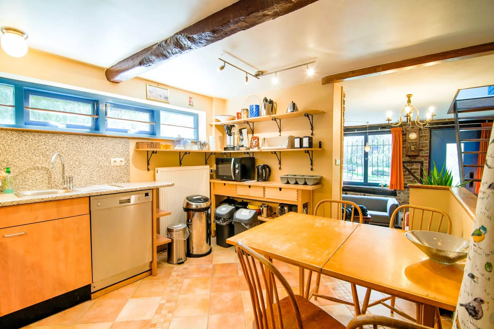 Superbe habitation pour 4 adultes-Dining room