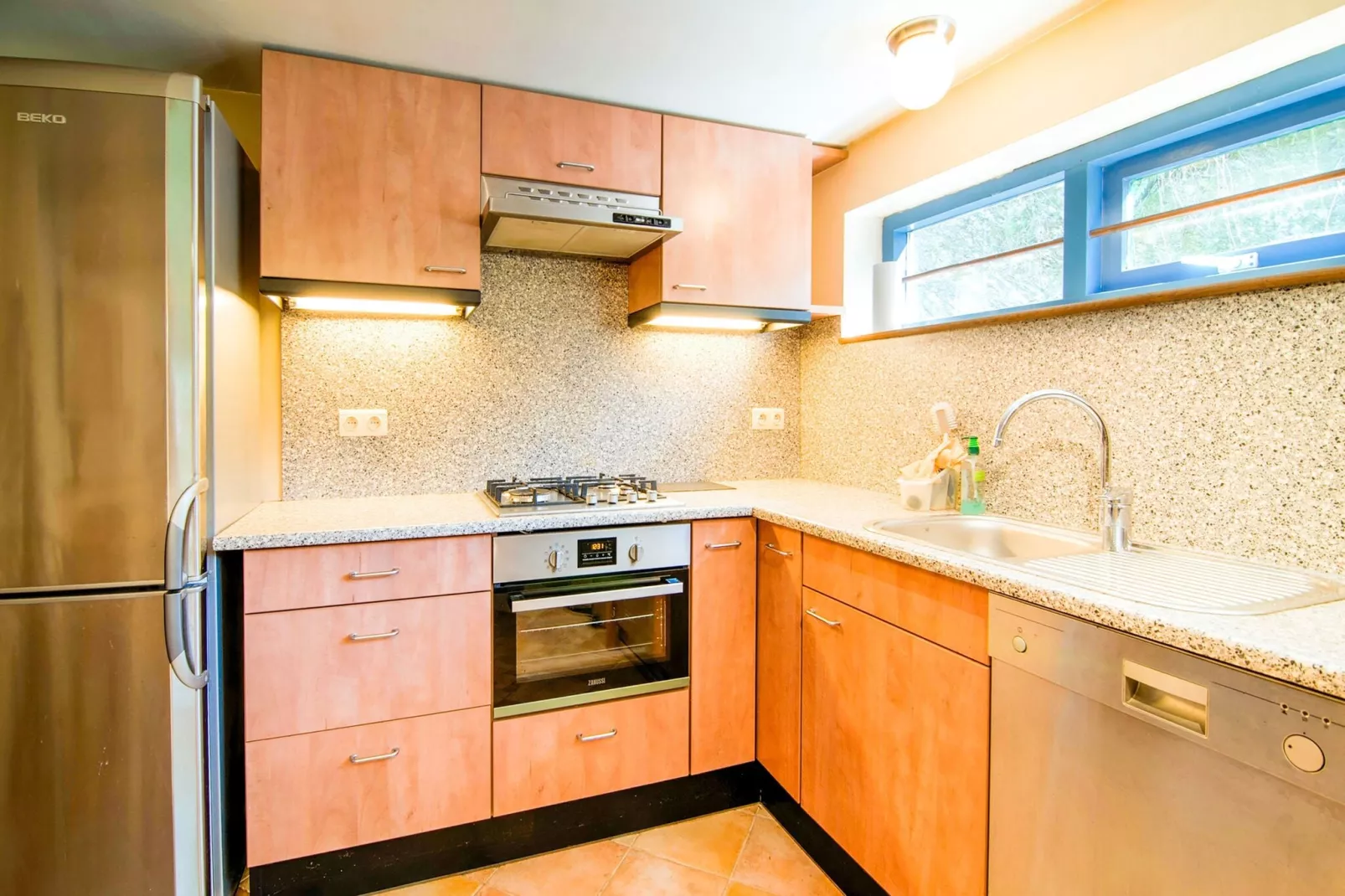 Superbe habitation pour 4 adultes-Kitchen