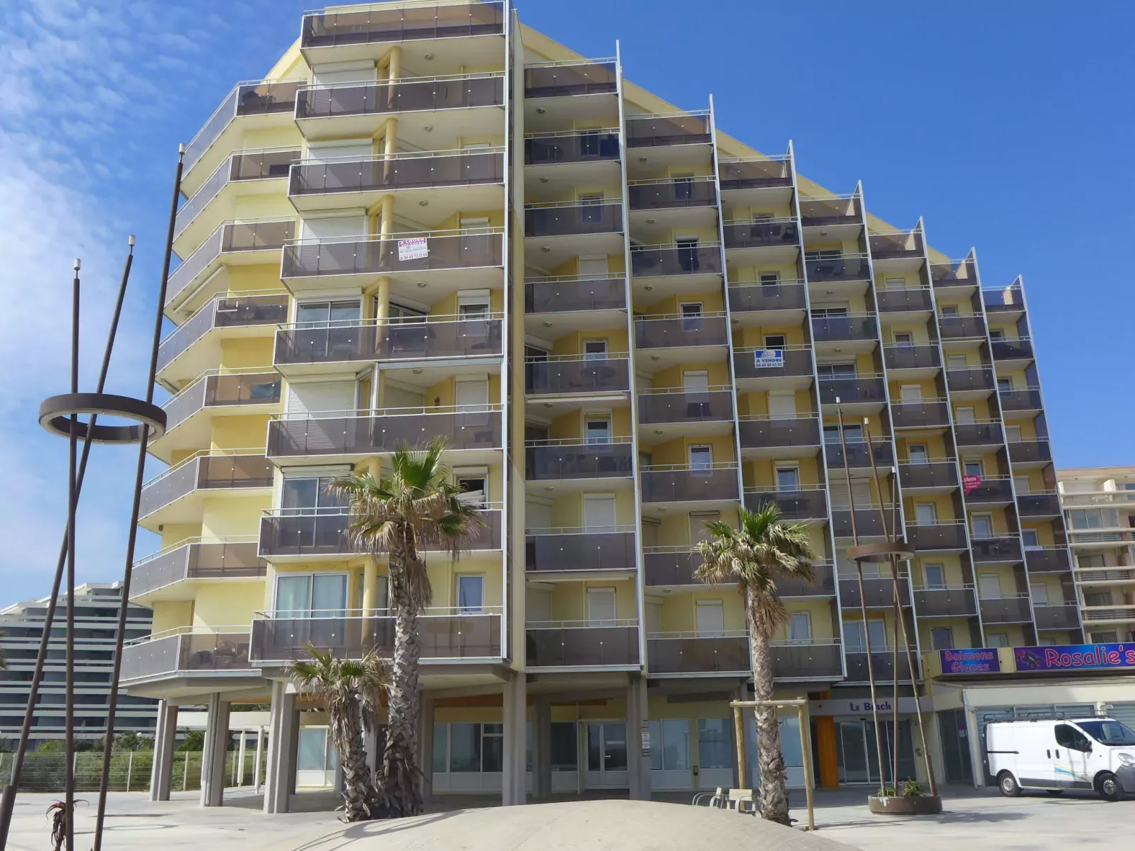 Le Beach-Outside