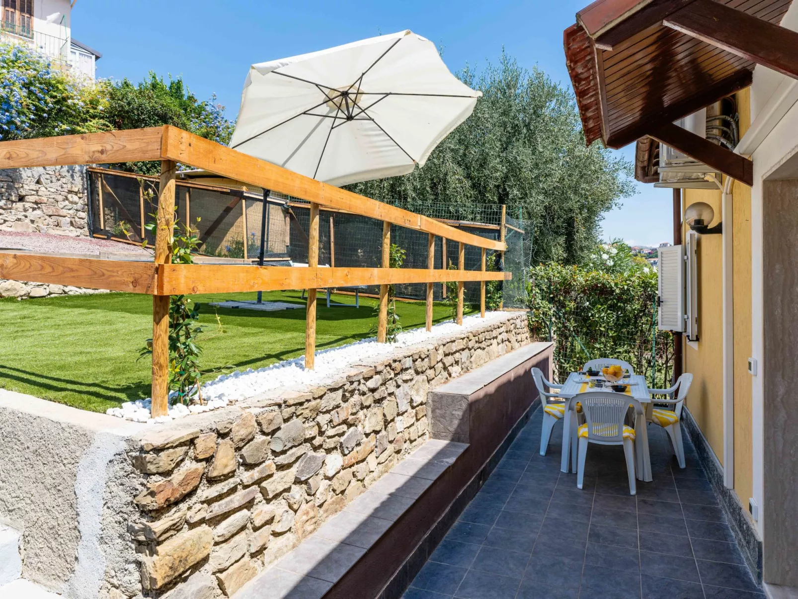 Casa Mimosa-Outside