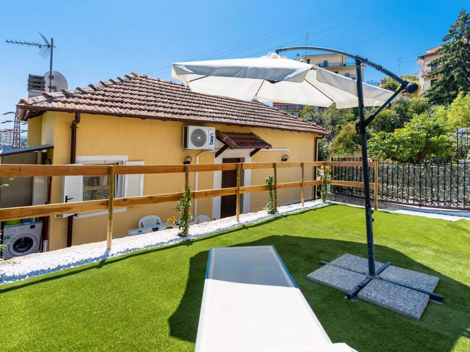 Casa Mimosa-Outside