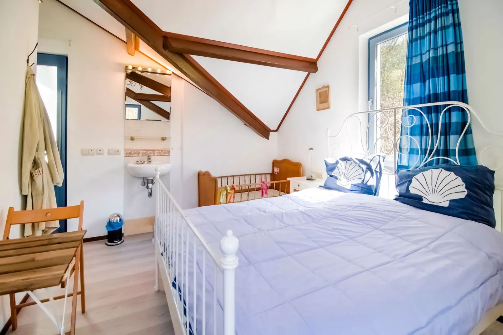 Superbe habitation pour 4 adultes-Bedroom