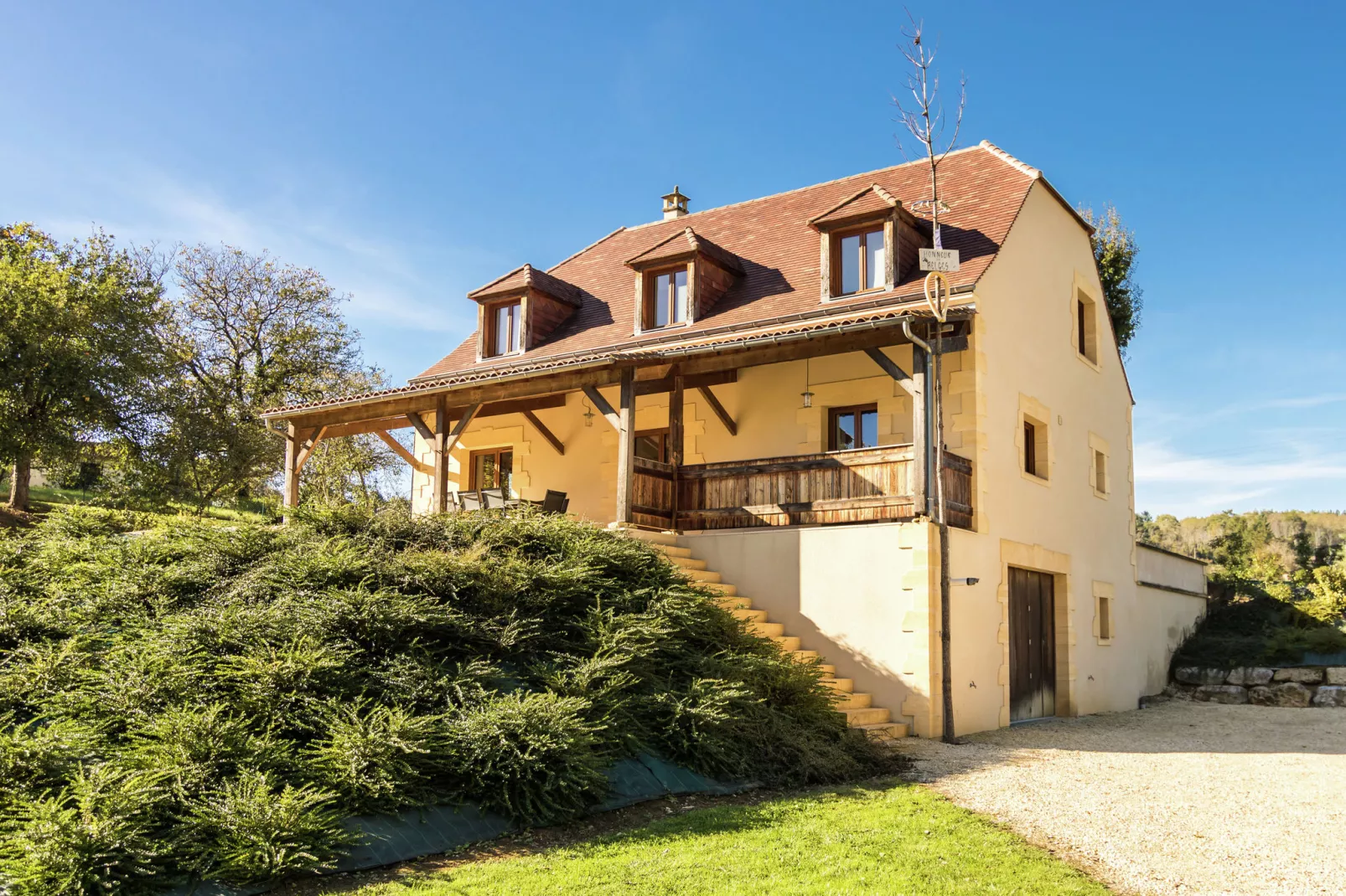 Villa Montignac-Exterior summer