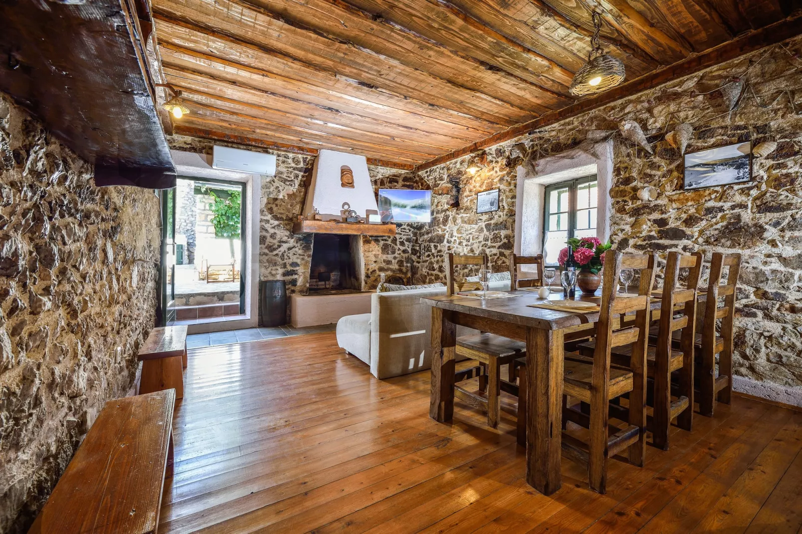 Dalmatian house Sukosan-Dining room