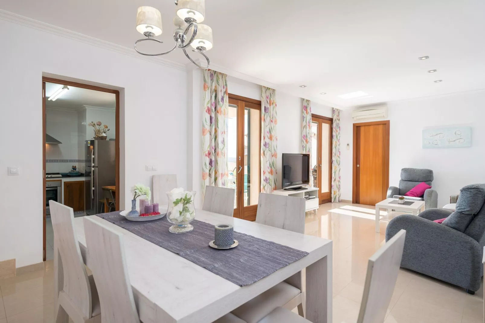 Biali-Dining room