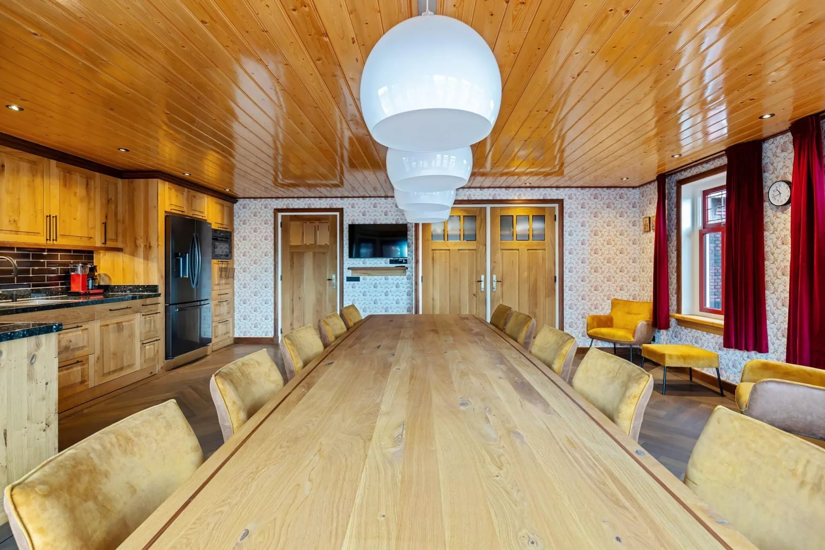 Oane's Huske en it Simmerhuske-Dining room
