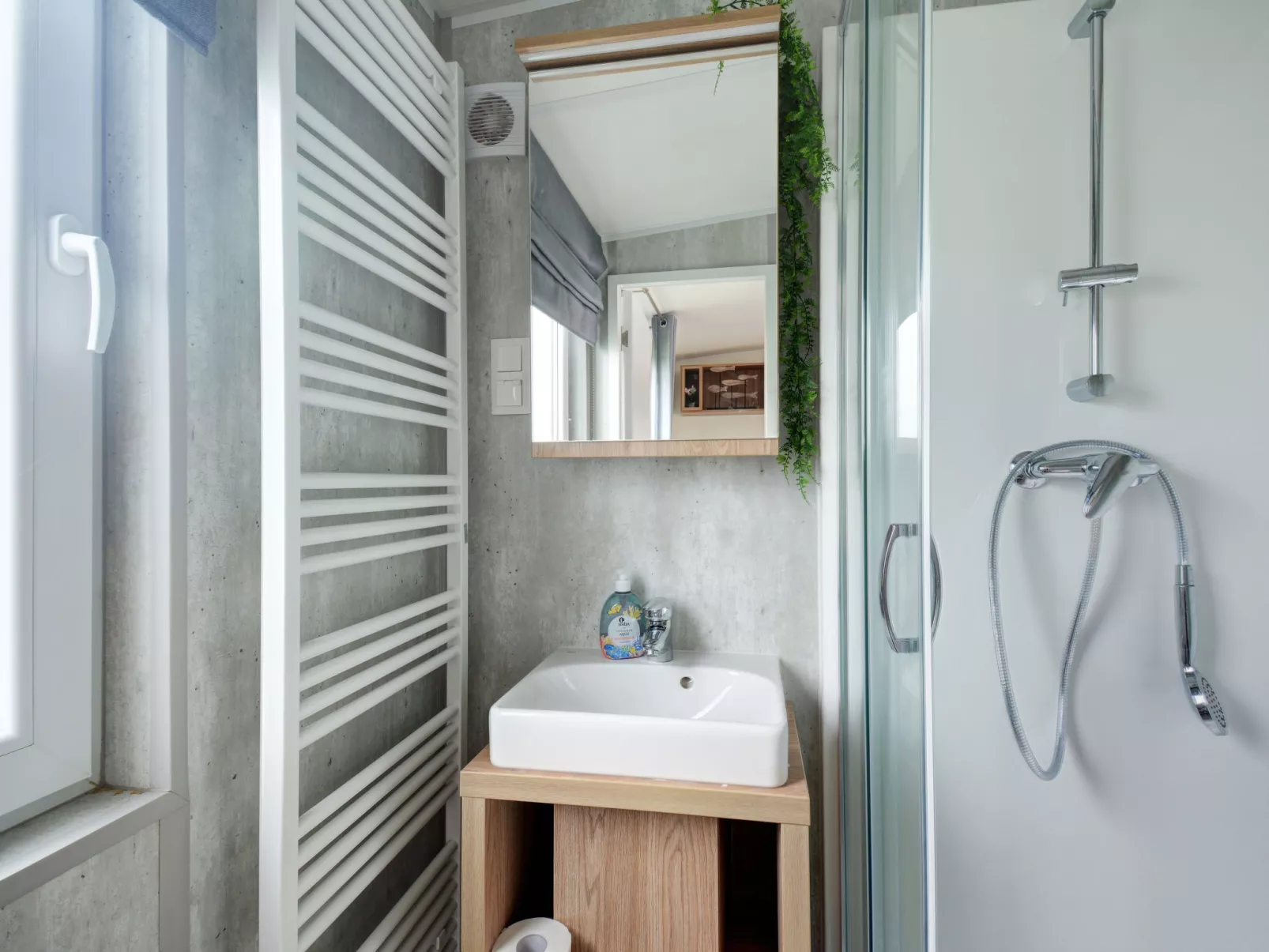 Tiny Haus Central-Inside