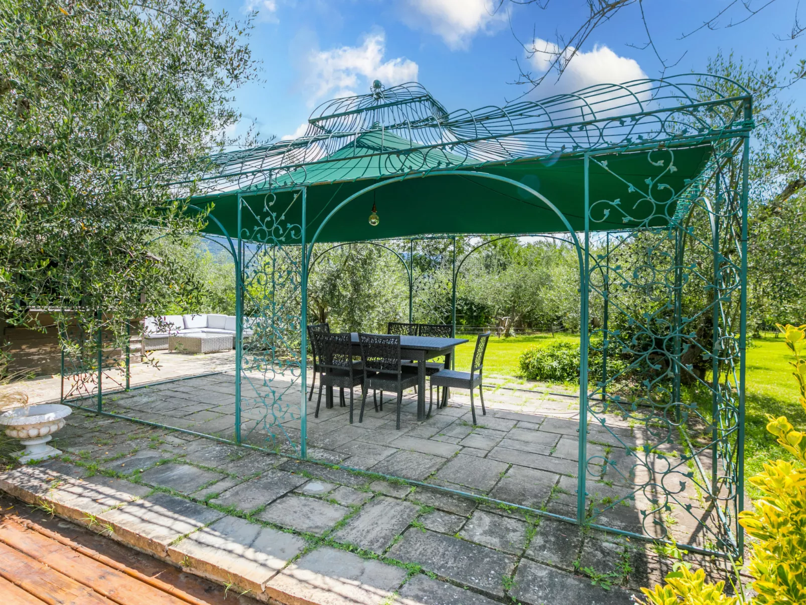 Villa Vittoria-Outside