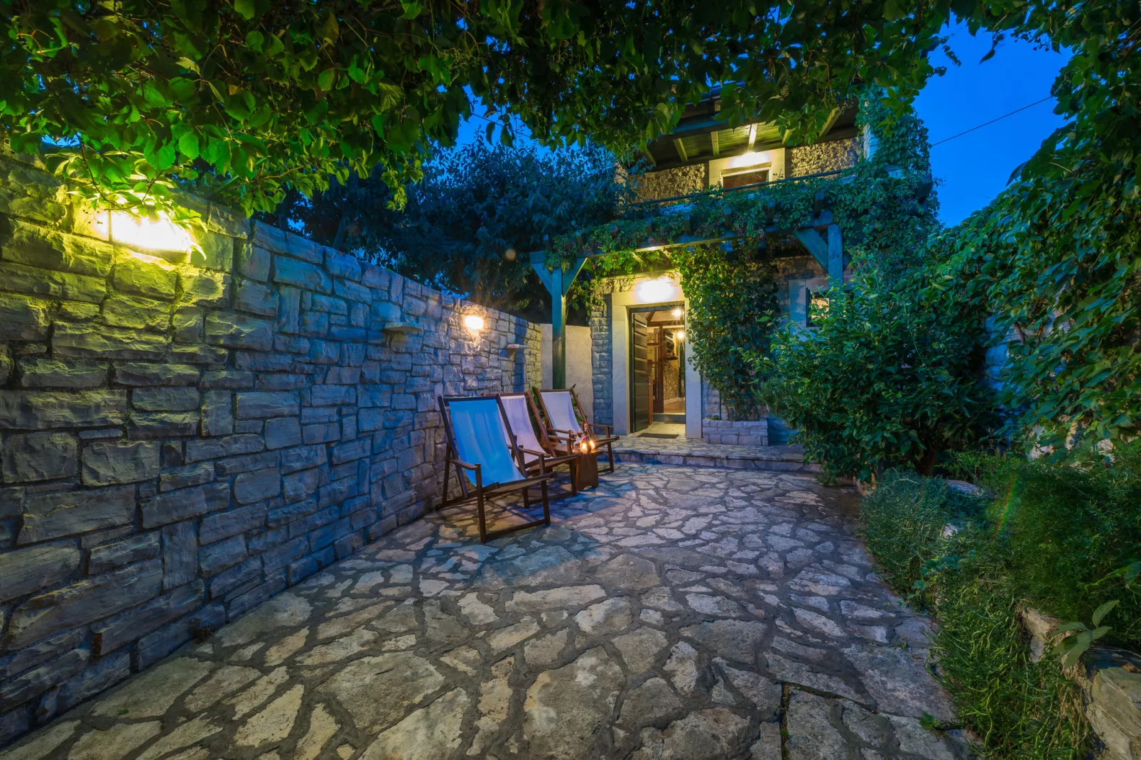 Dalmatian house Sukosan-Exterior summer
