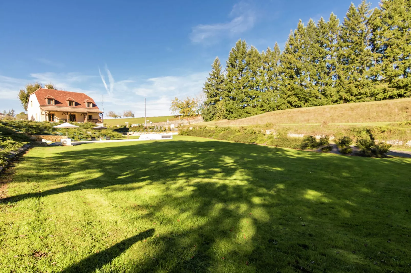 Villa Montignac-Gardens summer