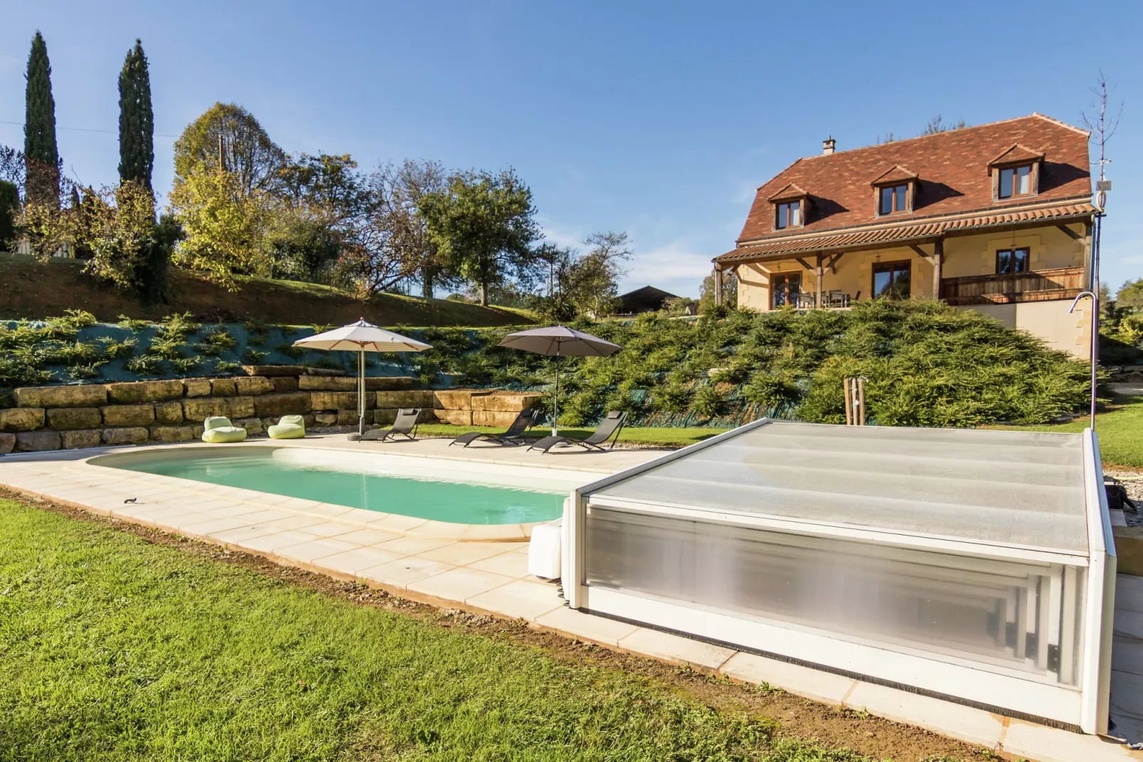 Villa Montignac-Gardens summer