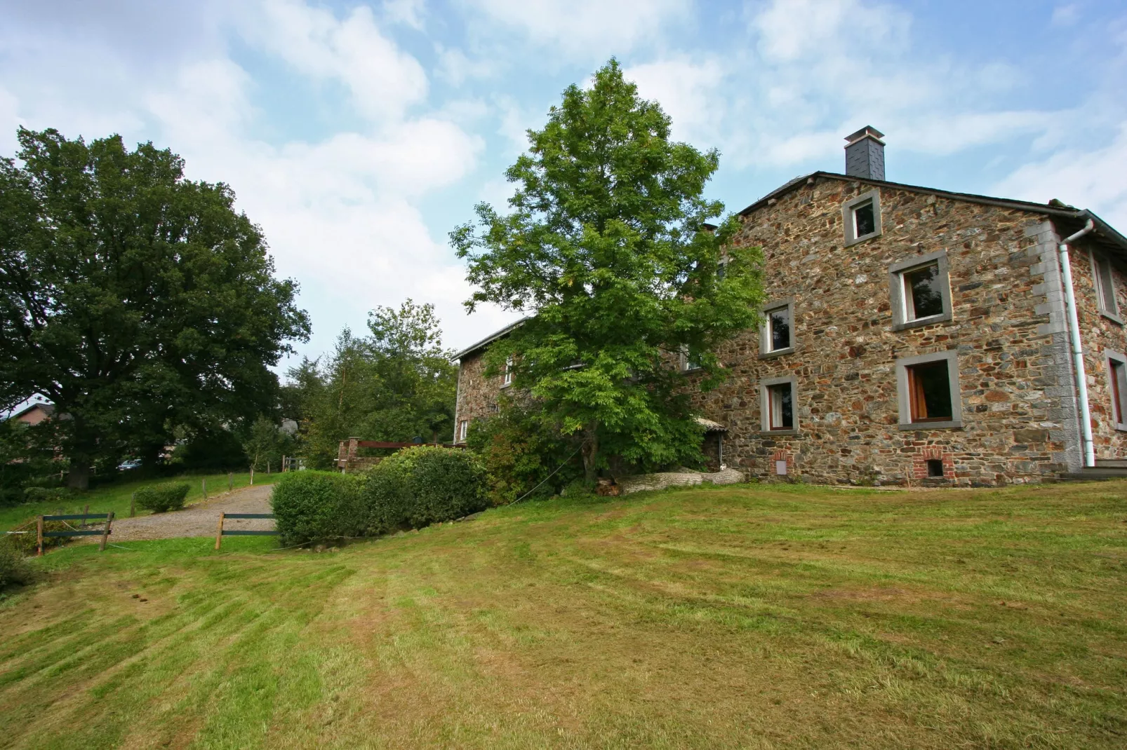 Clos Simon d Exbomont-Exterior summer
