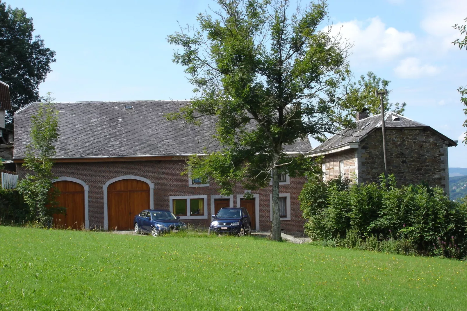 Clos Simon d Exbomont-Exterior summer