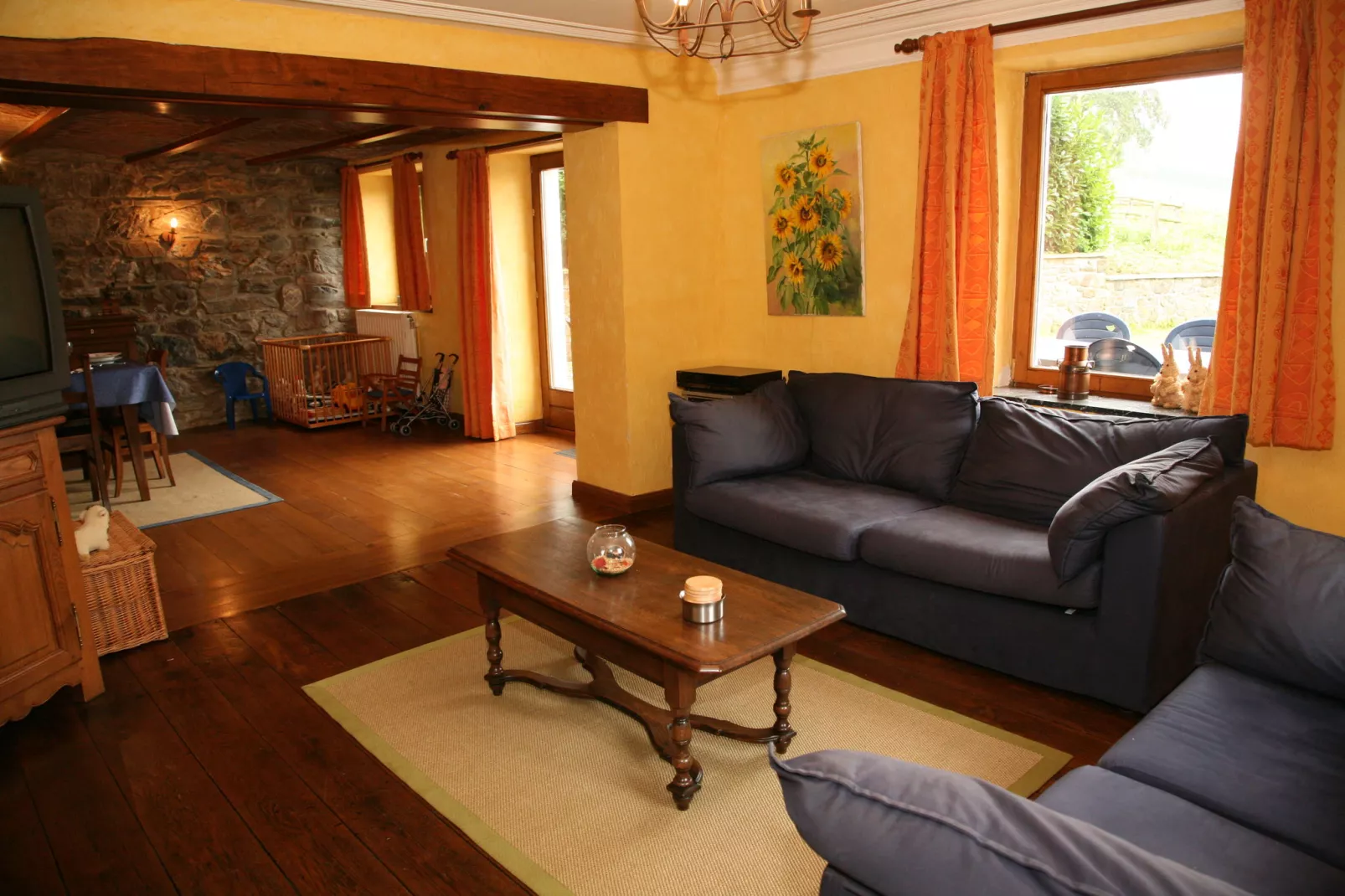 Clos Simon d Exbomont-Living room