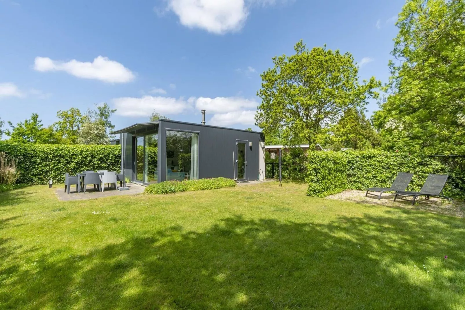 Bungalow Uitwaayer-Gardens summer