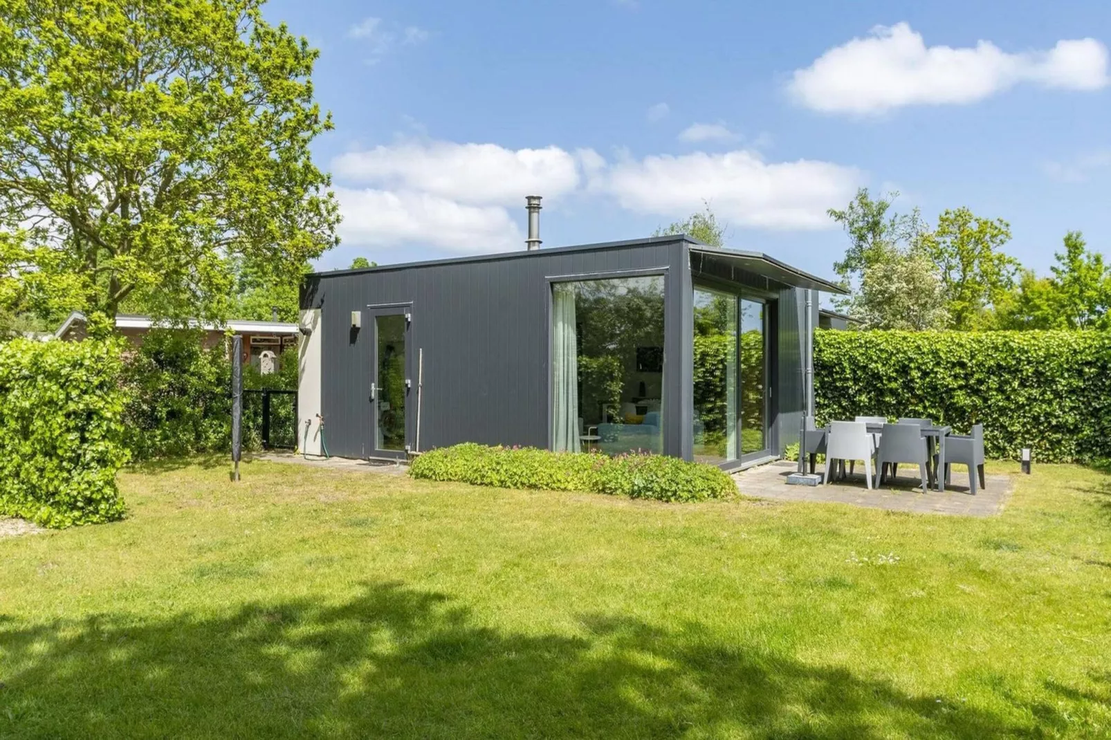 Bungalow Uitwaayer-Exterior summer