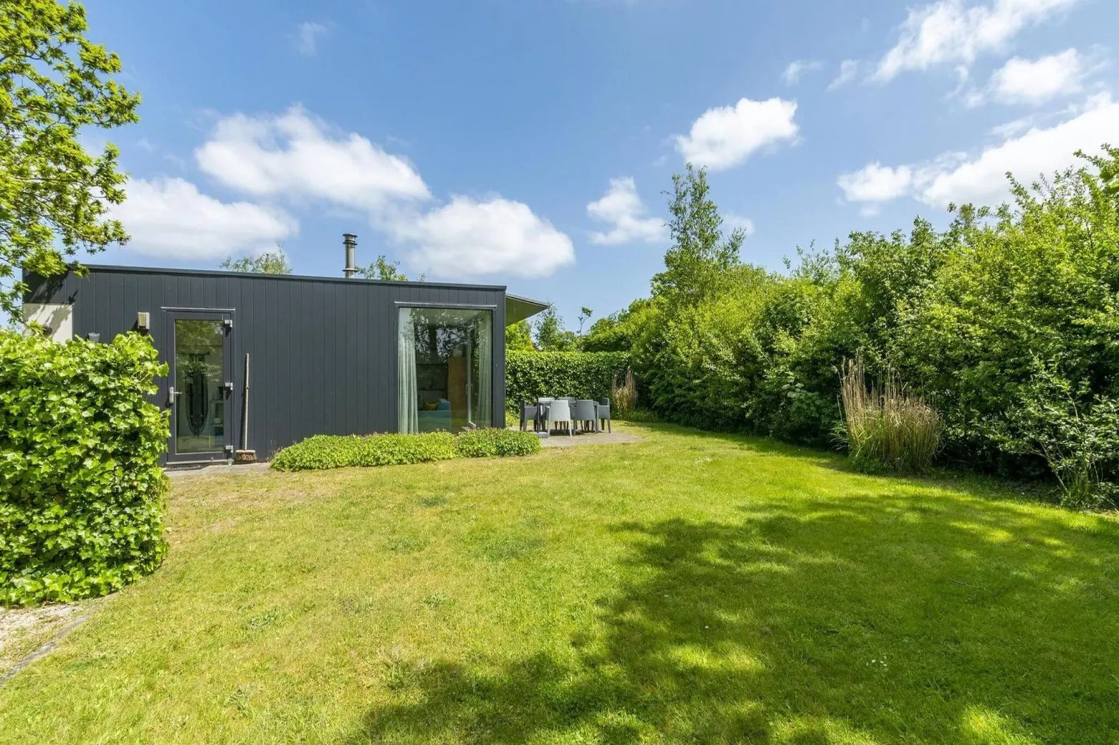 Bungalow Uitwaayer-Gardens summer