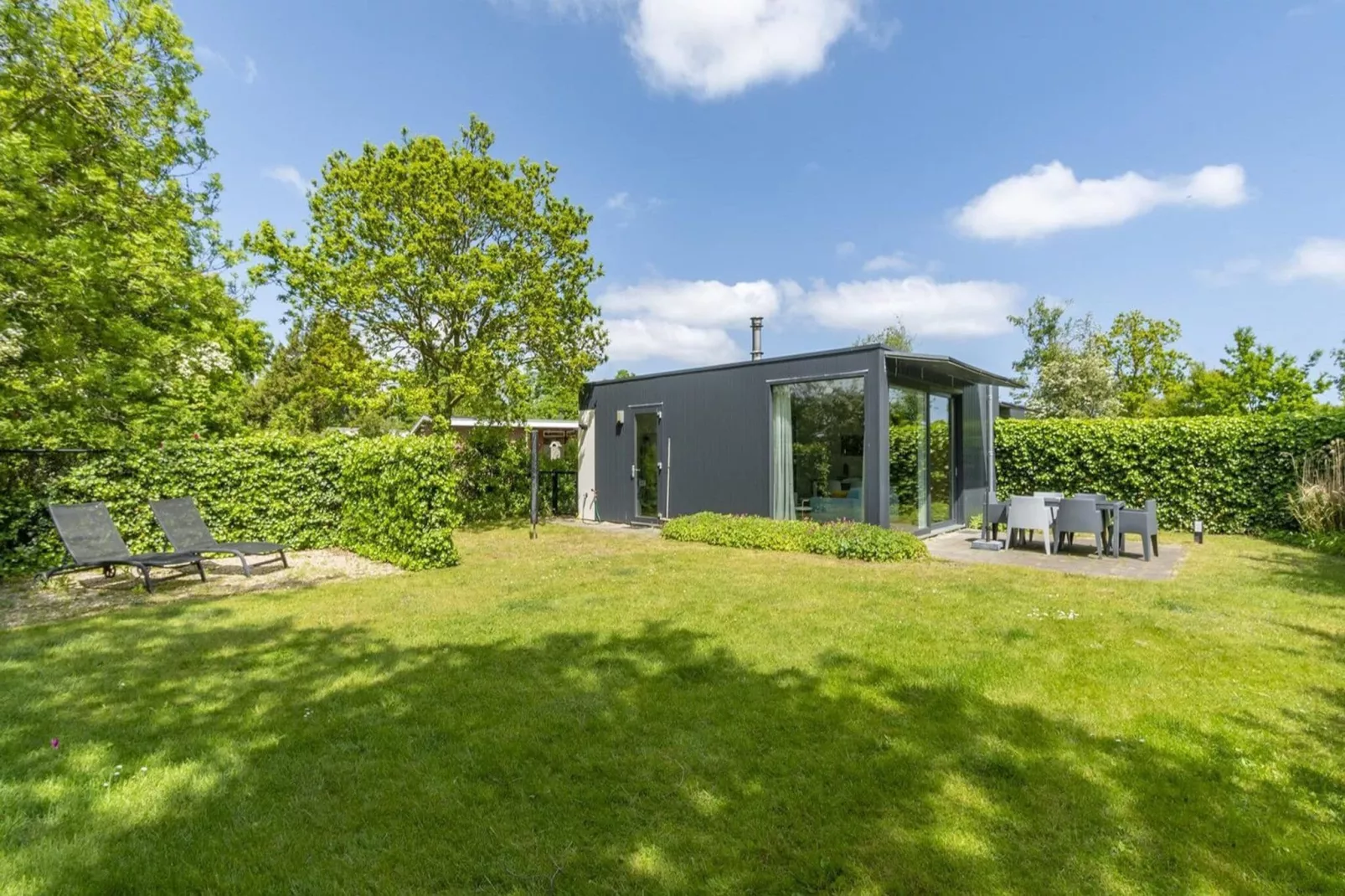 Bungalow Uitwaayer-Exterior summer