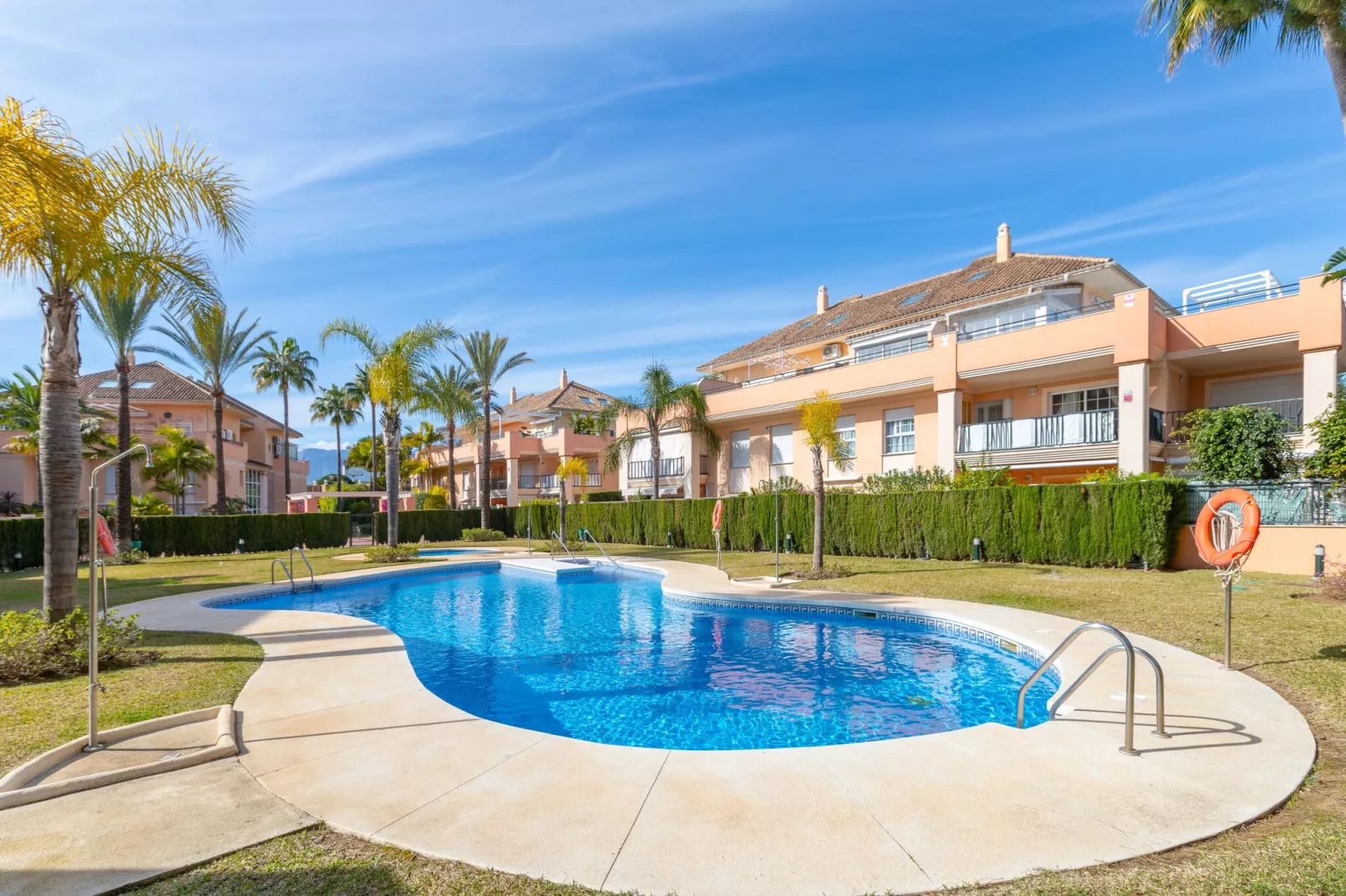 Mar Bella-Pool
