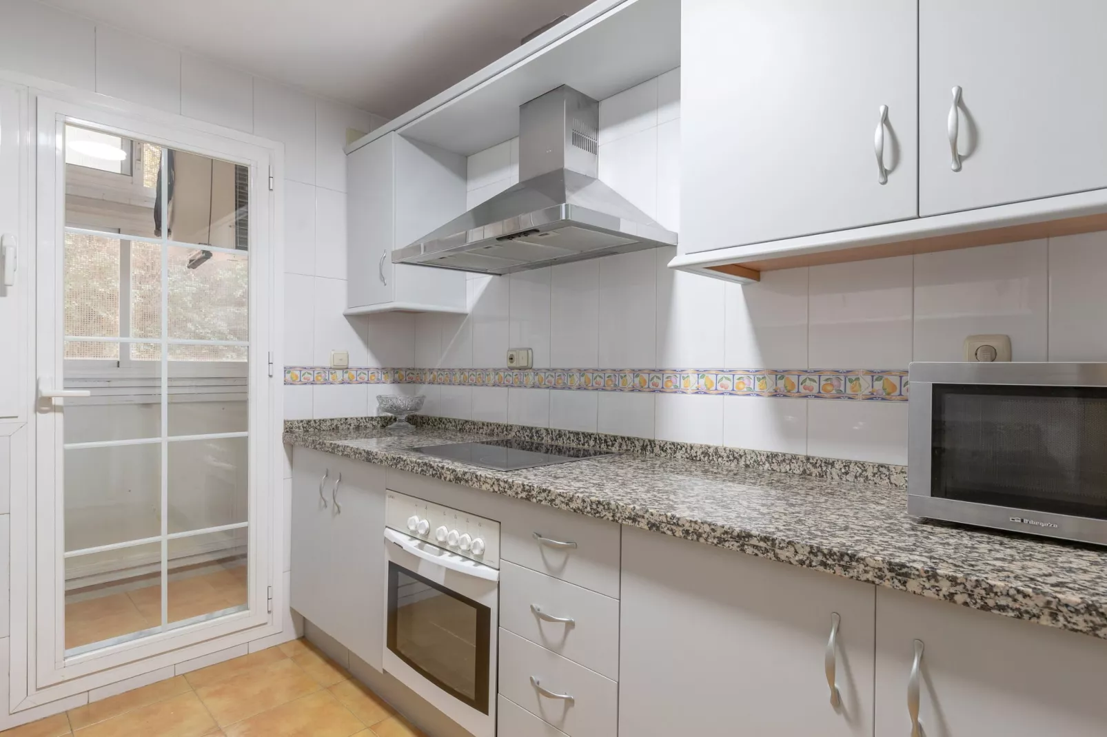 Mar Bella-Kitchen