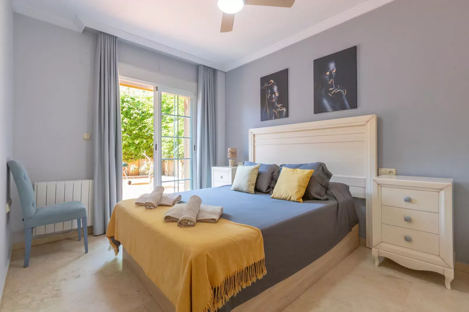 Mar Bella-Living room