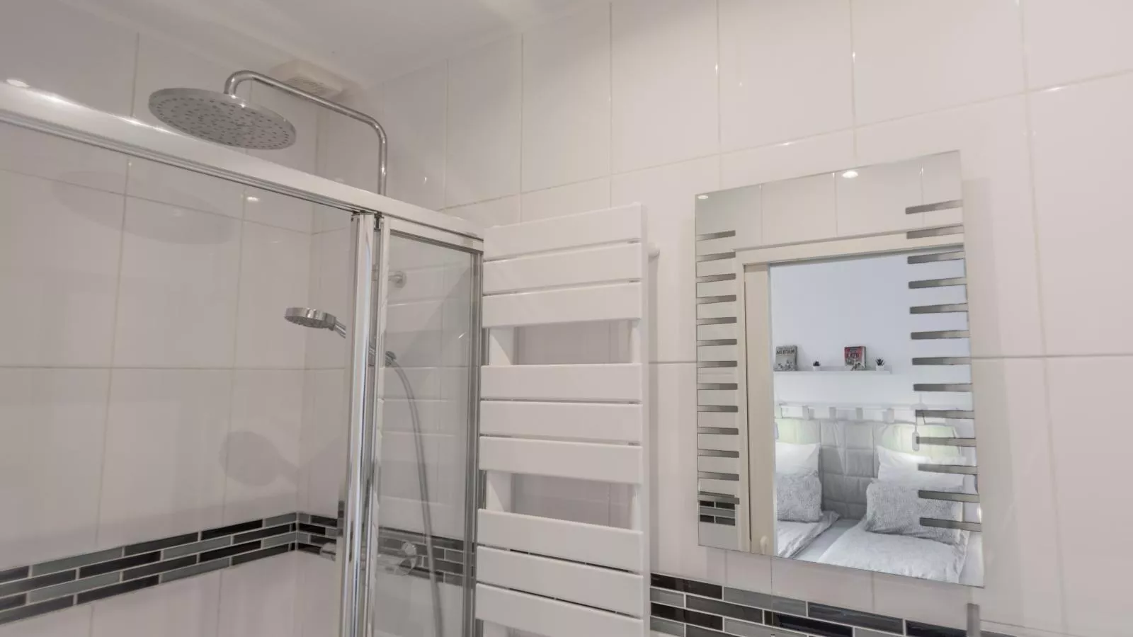 La Maison sur la Colline-Bathroom