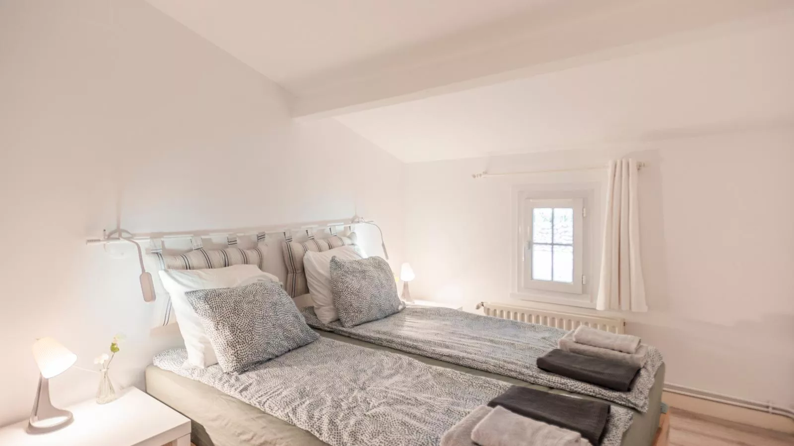 La Maison sur la Colline-Bedroom