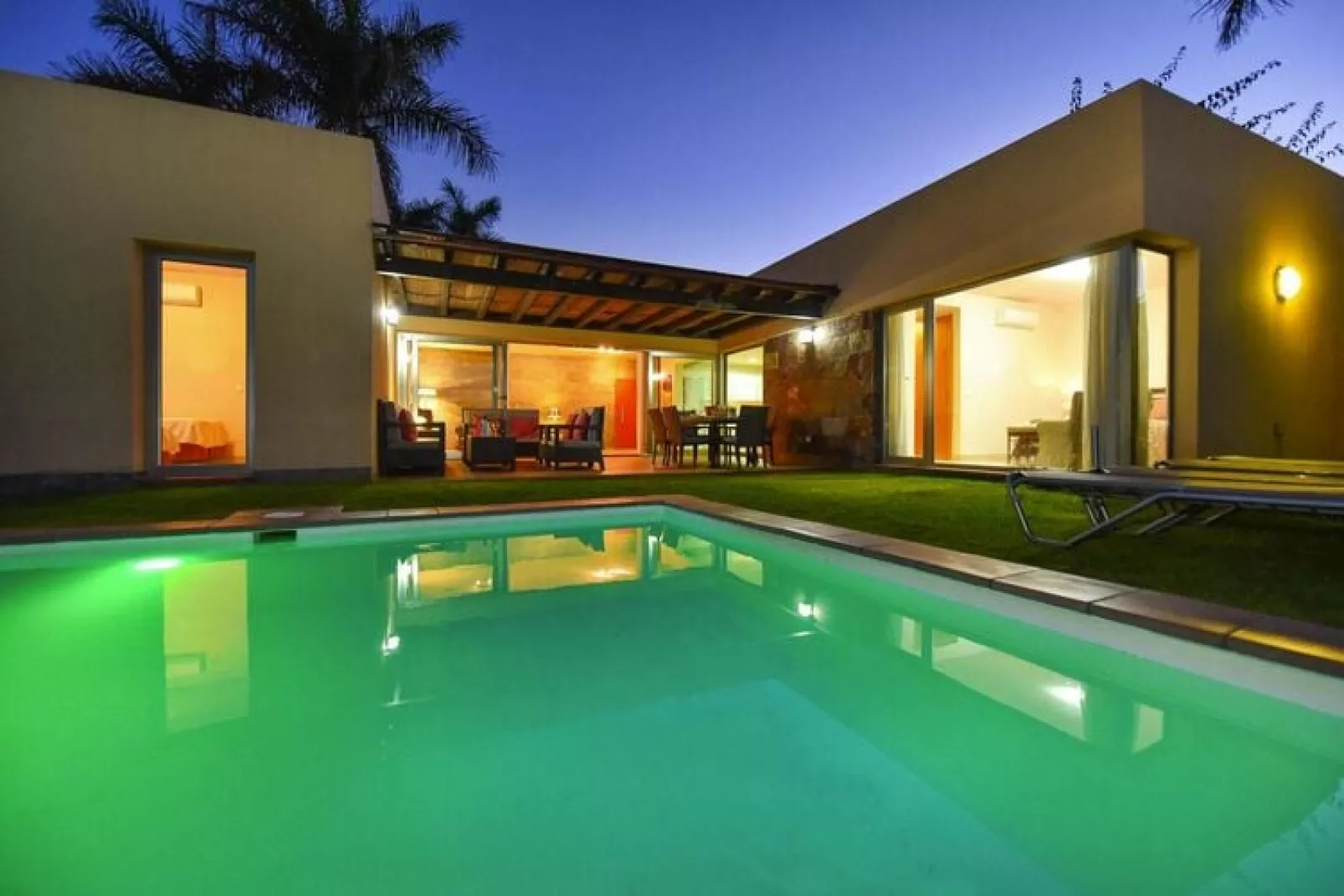Par 4 Villa 18-Pool