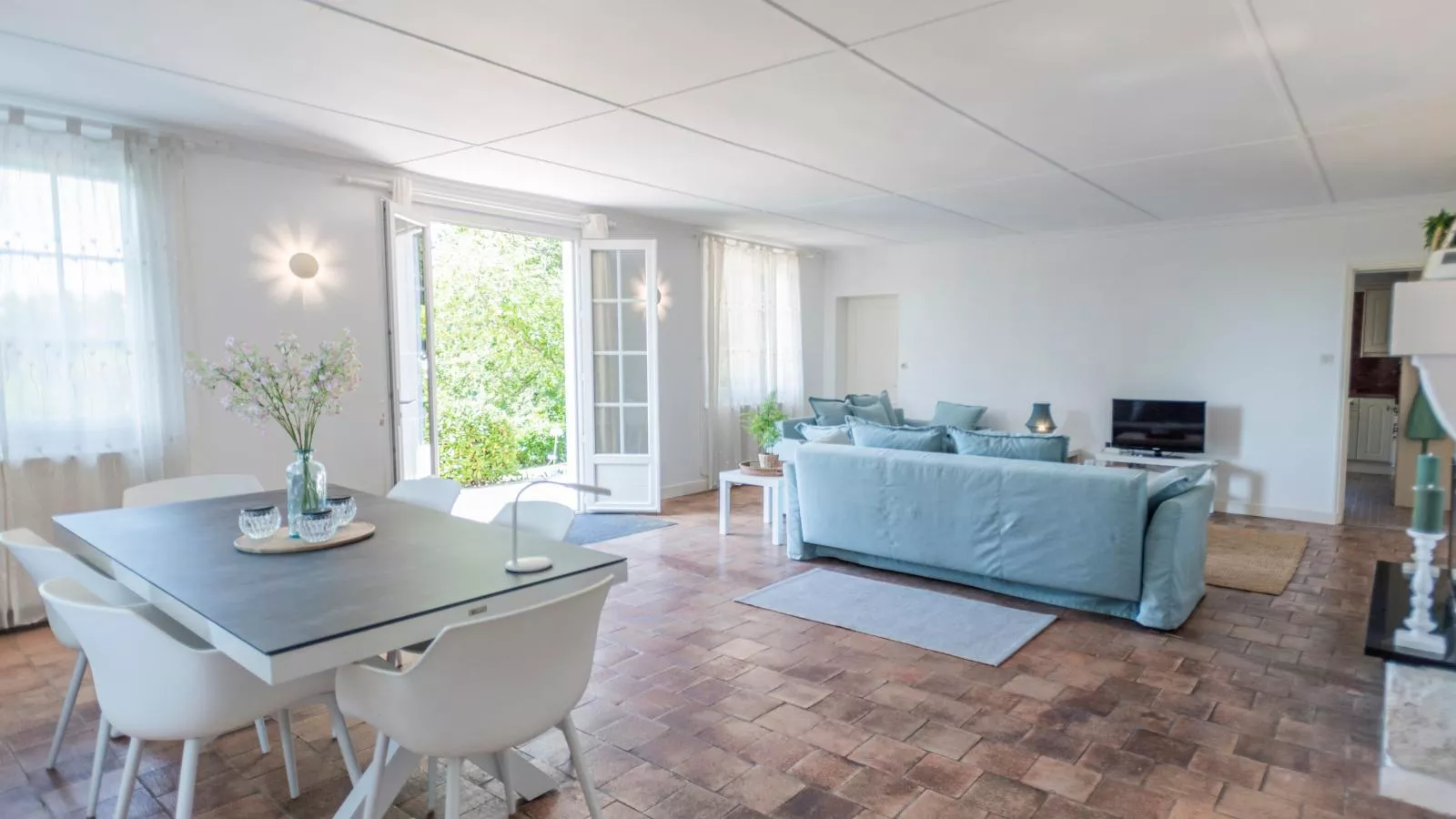 La Maison sur la Colline-Living room