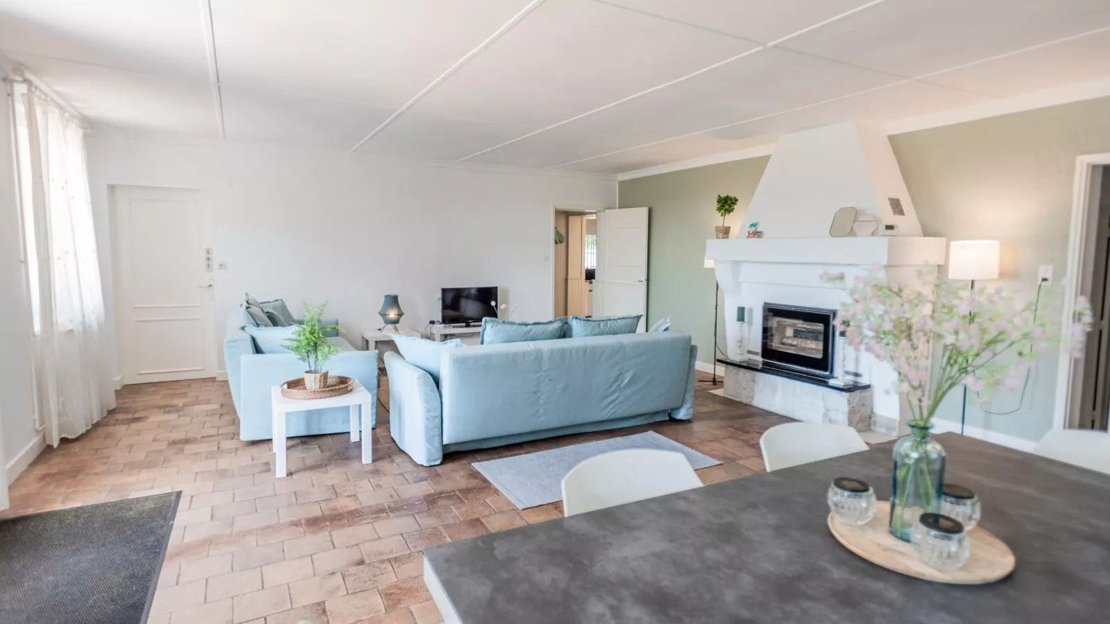 La Maison sur la Colline-Living room