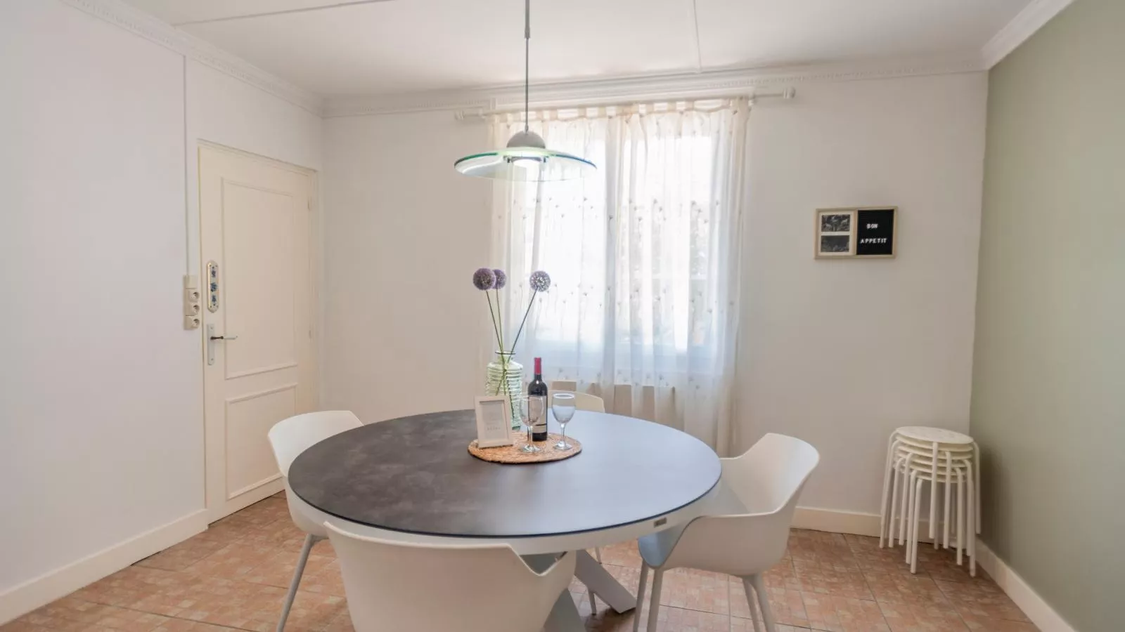 La Maison sur la Colline-Dining room