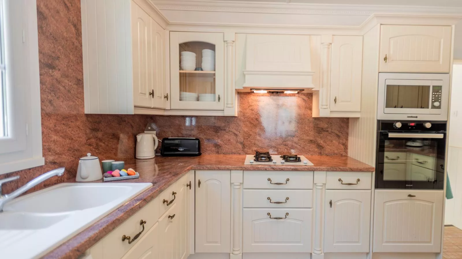 La Maison sur la Colline-Kitchen