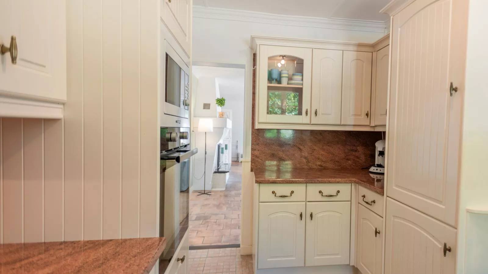 La Maison sur la Colline-Kitchen