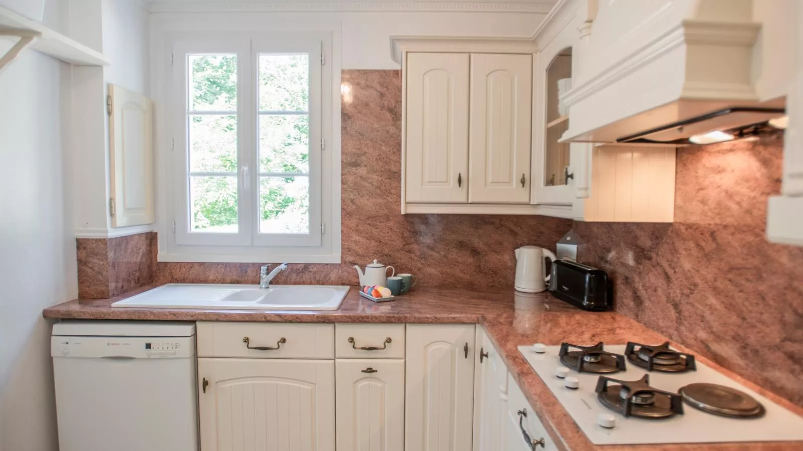 La Maison sur la Colline-Kitchen