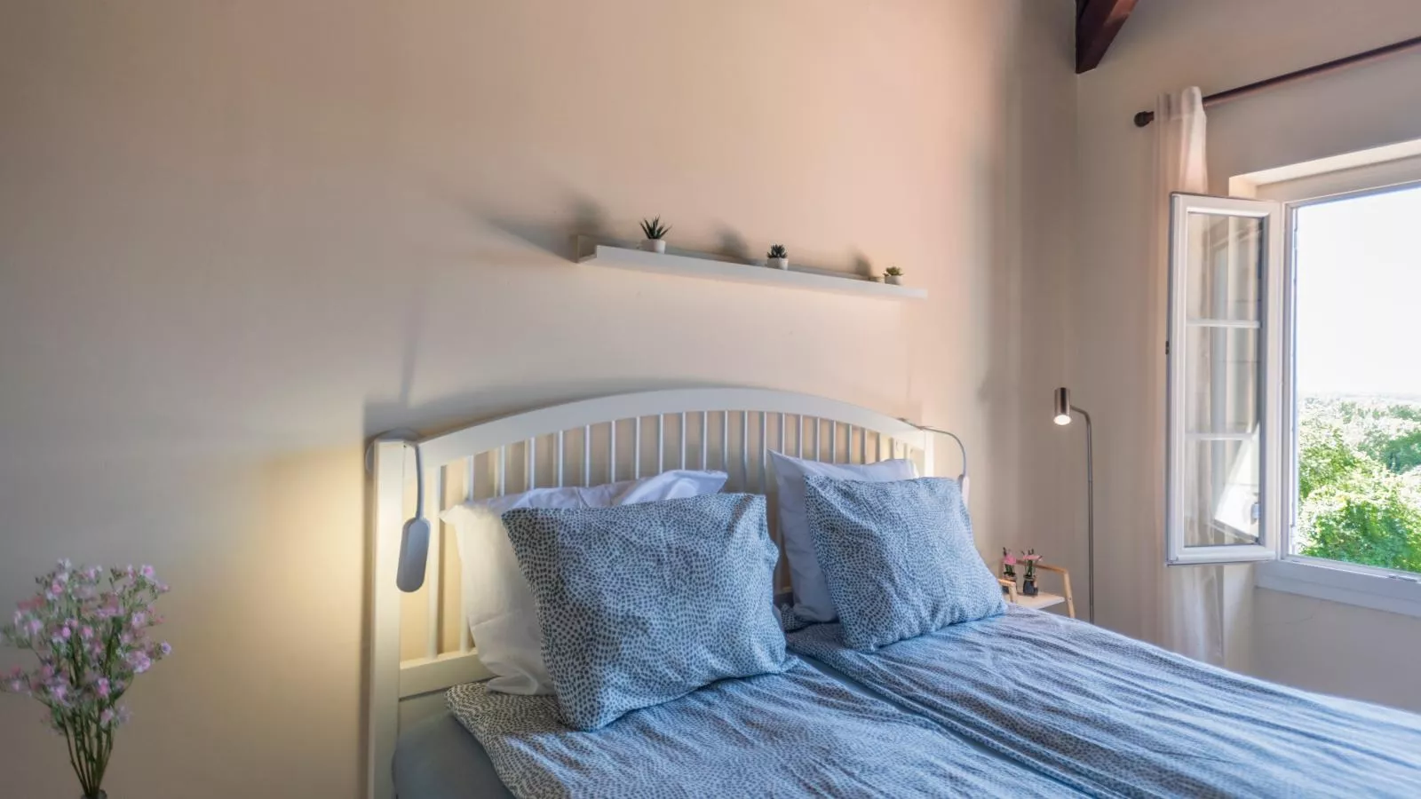 La Maison sur la Colline-Bedroom