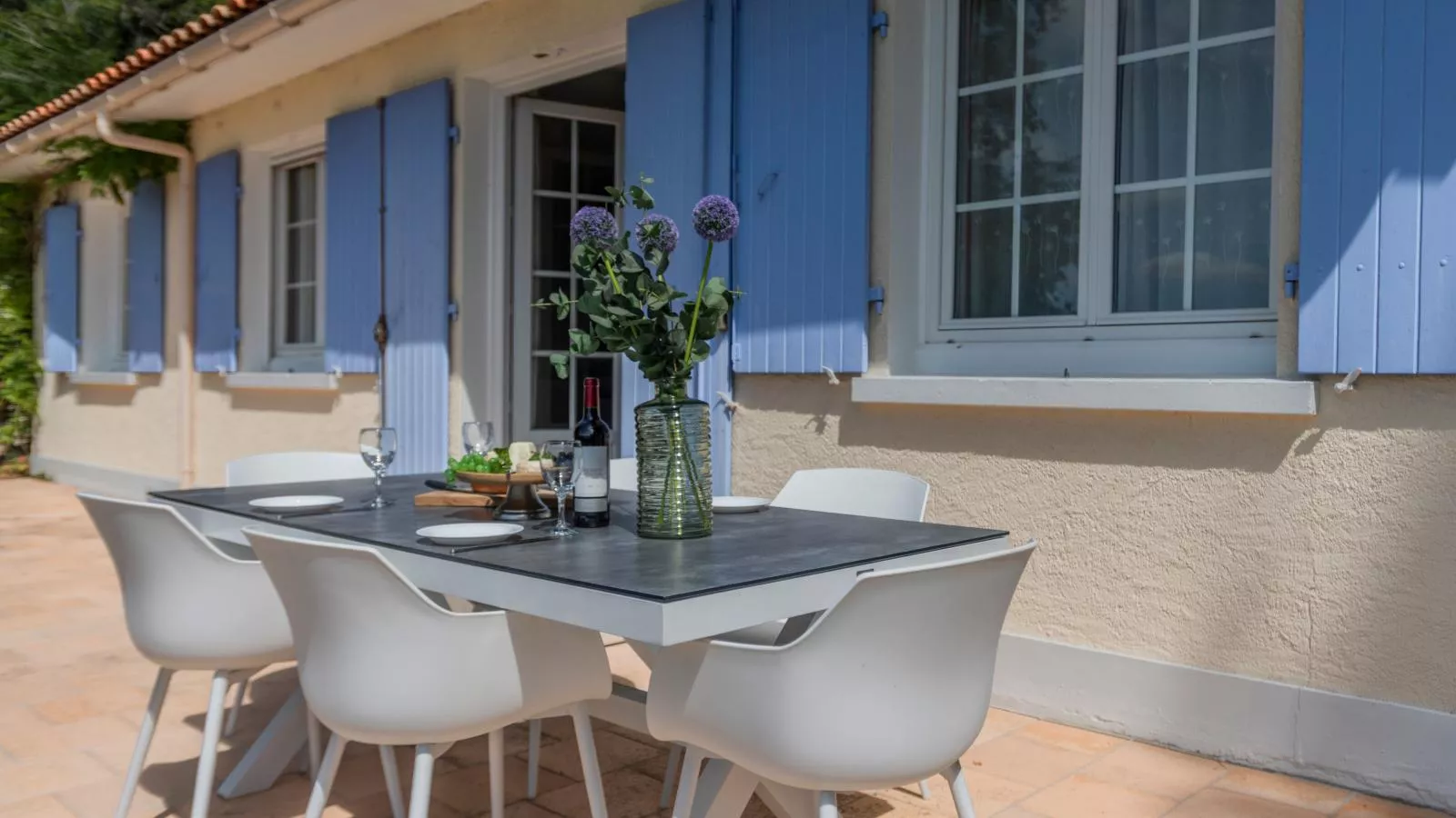 La Maison sur la Colline-Terrace balcony