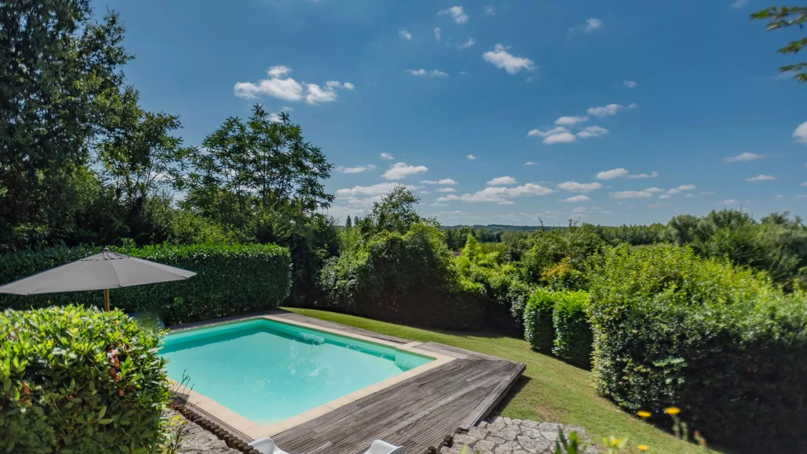 La Maison sur la Colline-Pool
