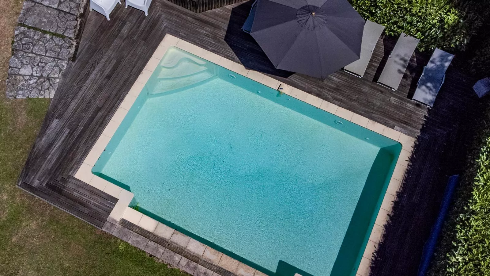 La Maison sur la Colline-Pool