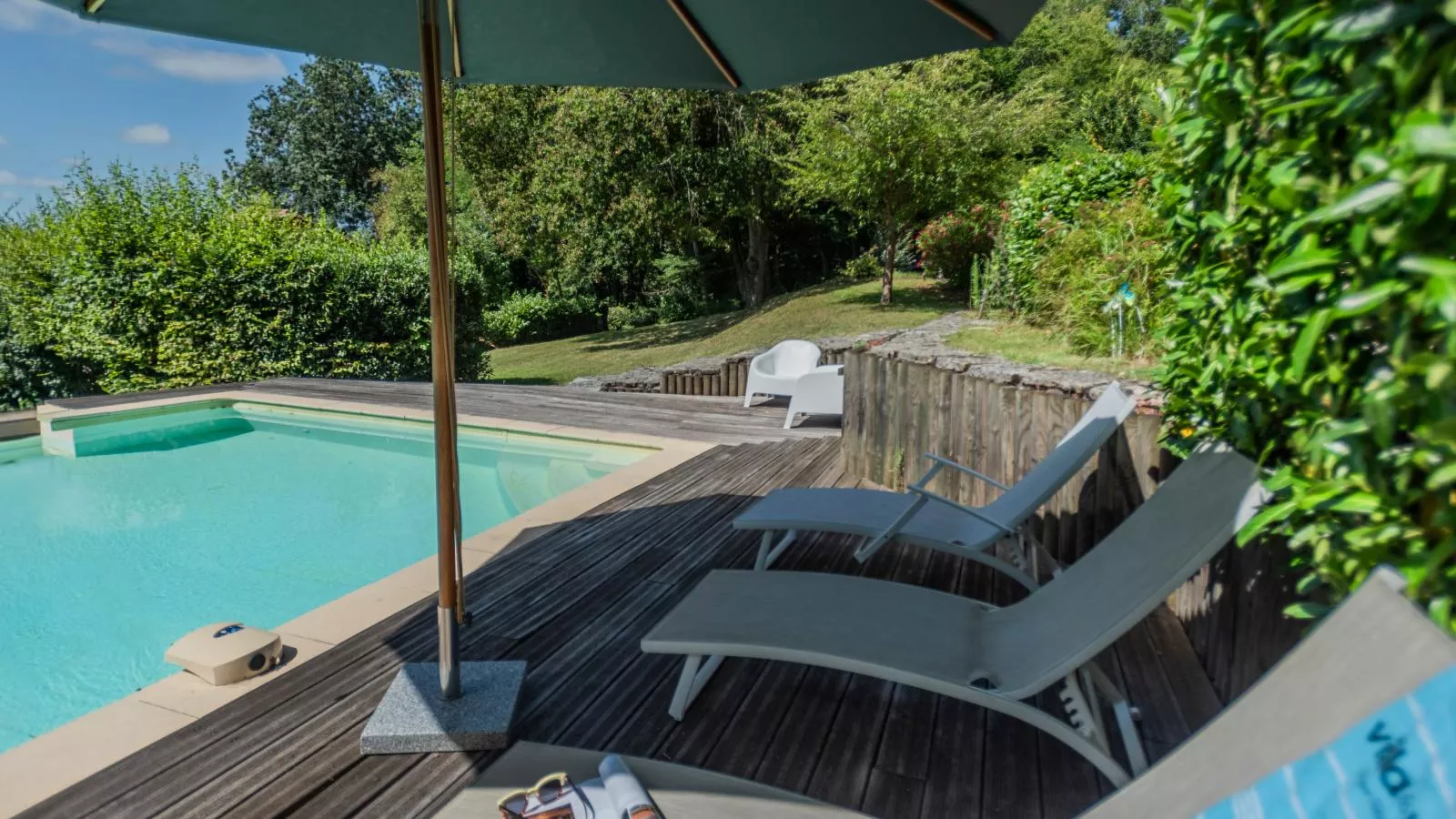 La Maison sur la Colline-Pool
